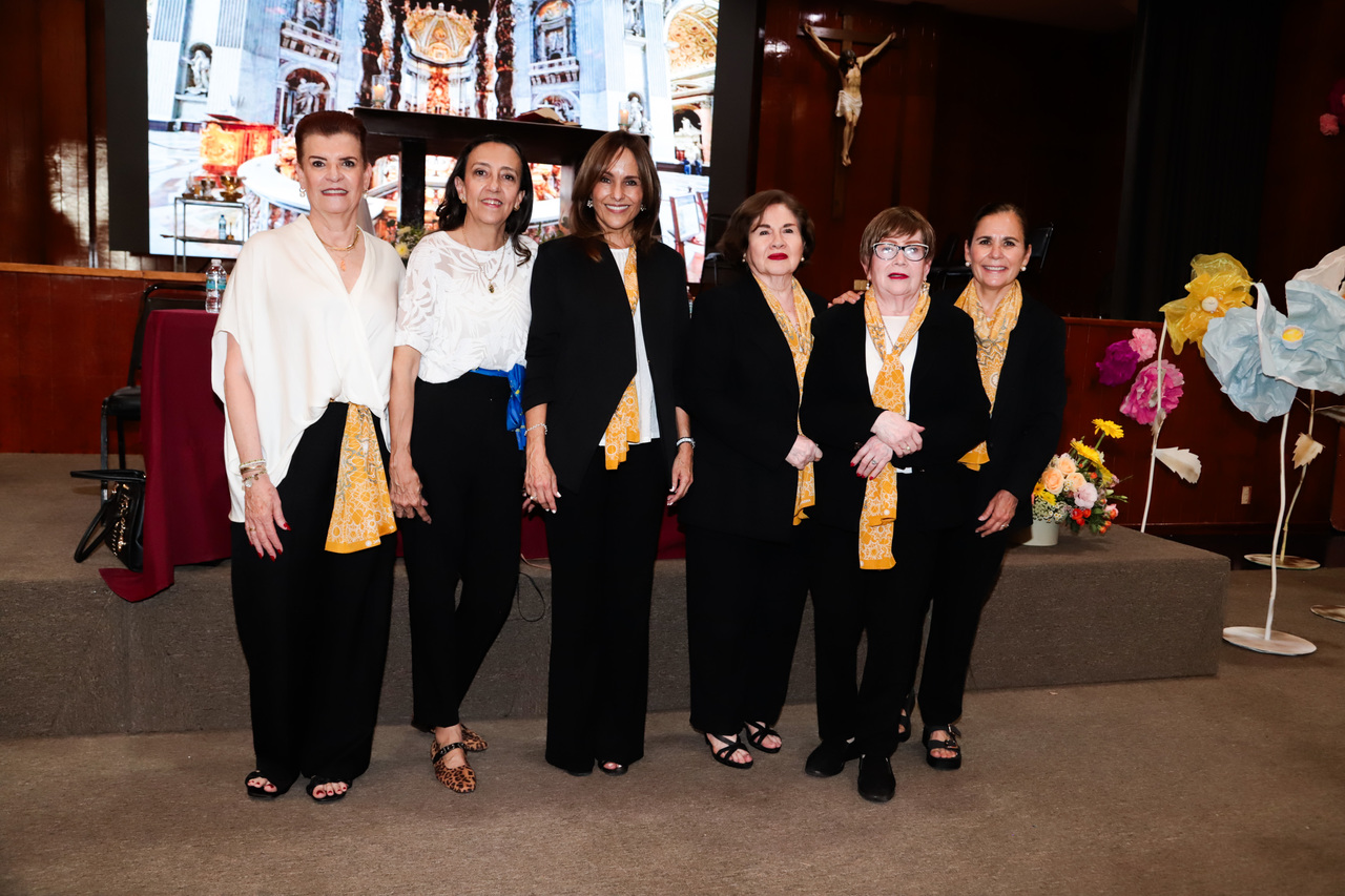 Elvita, Maite, Alejandra, Yolanda, María Estela y Marcela.