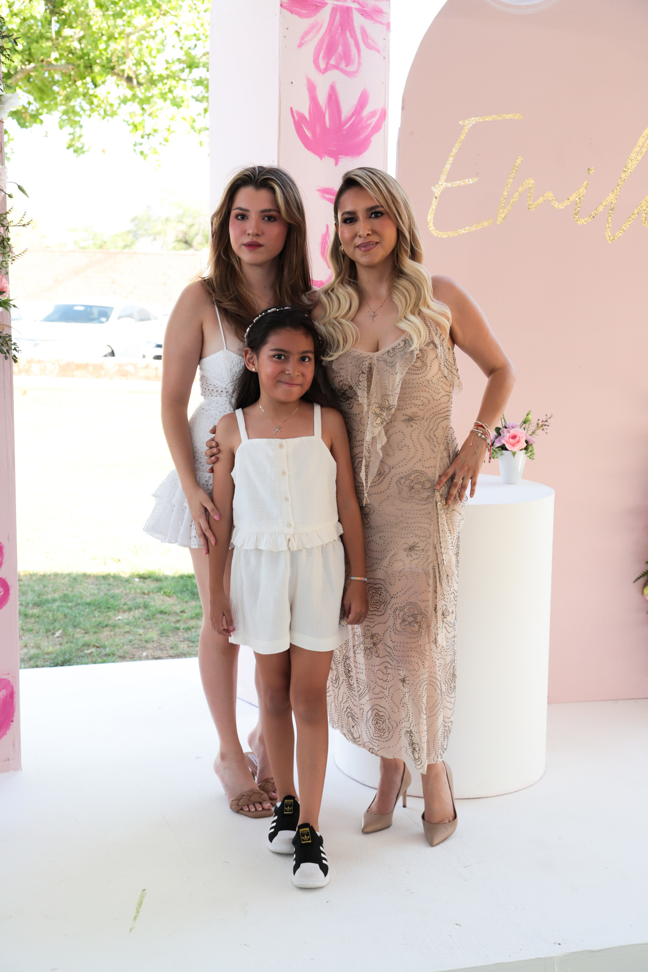 Paula Ontiveros, Emilia Herrera y Ale Ontiveros.