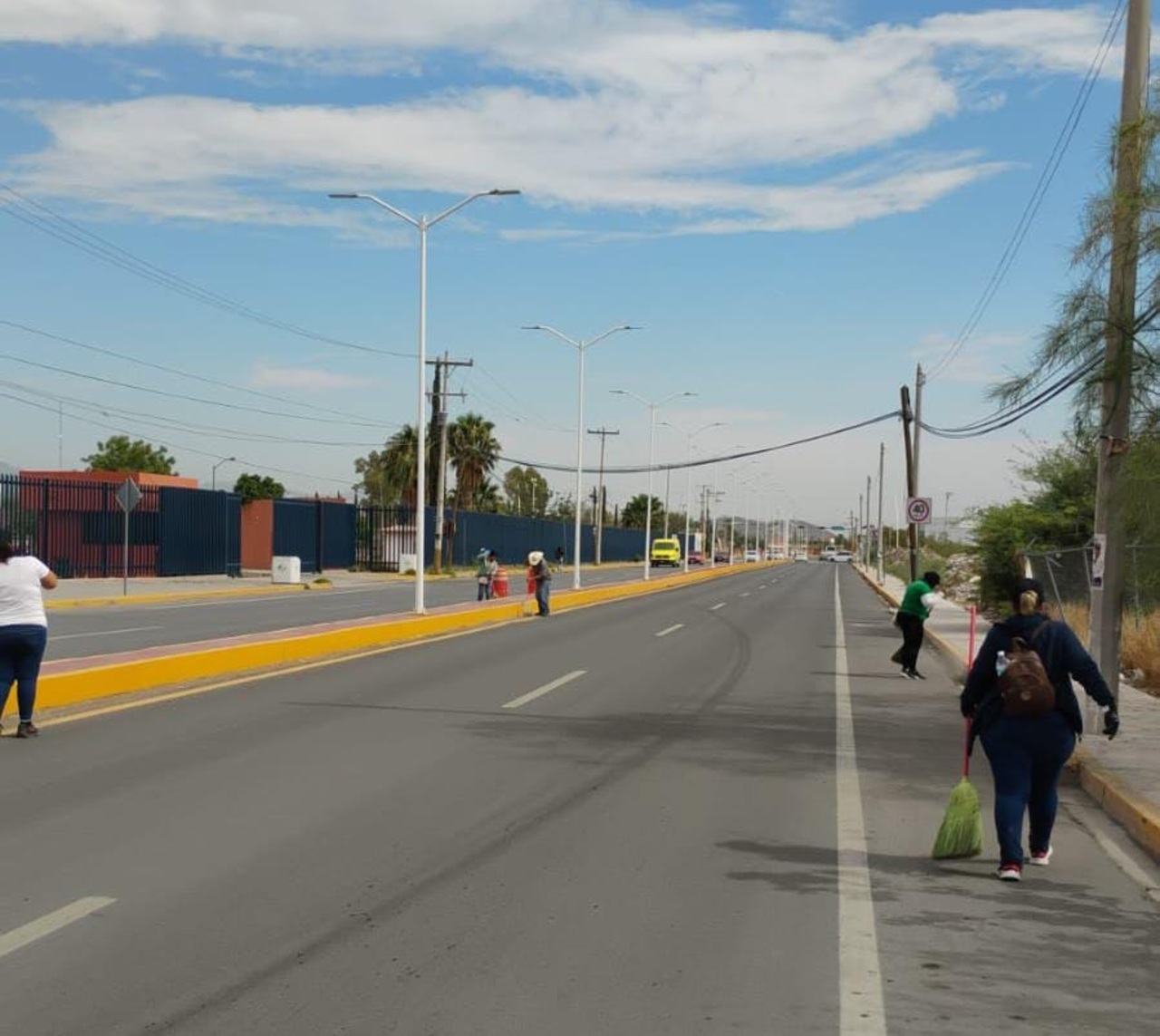 Este tipo de trabajos se efectúan de manera regular en diversos puntos de la ciudad, para mantener una imagen urbana limpia.
