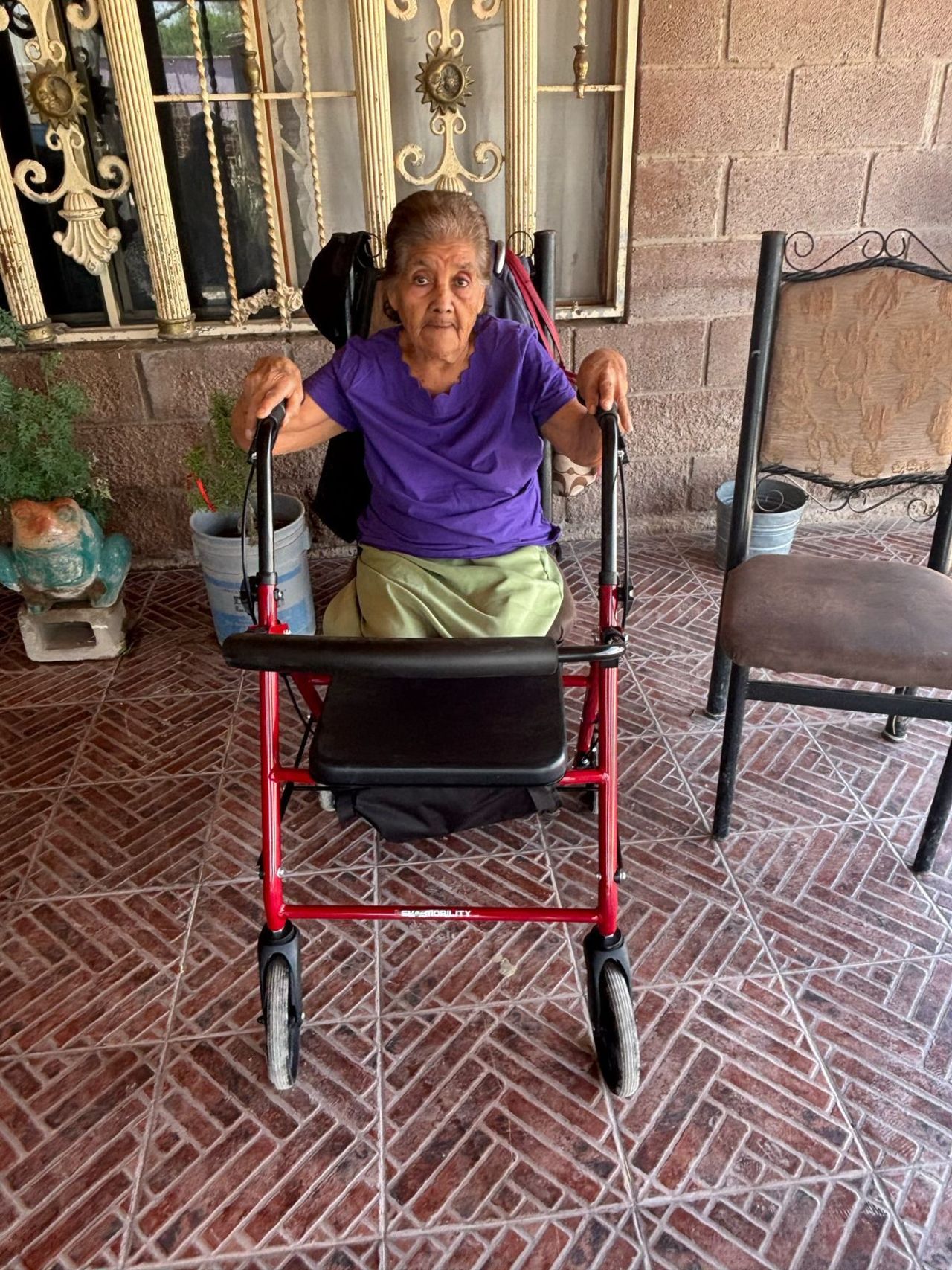 Las sillas de ruedas y los andadores con asiento son los más solicitados por la población.