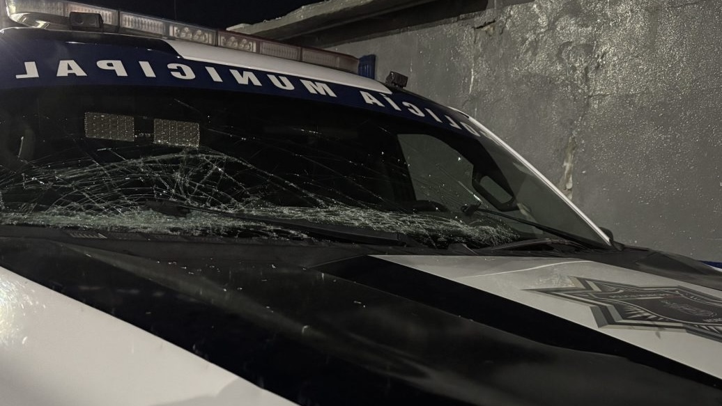 Vandalizan patrulla en Monclova; hay 8 arrestados
