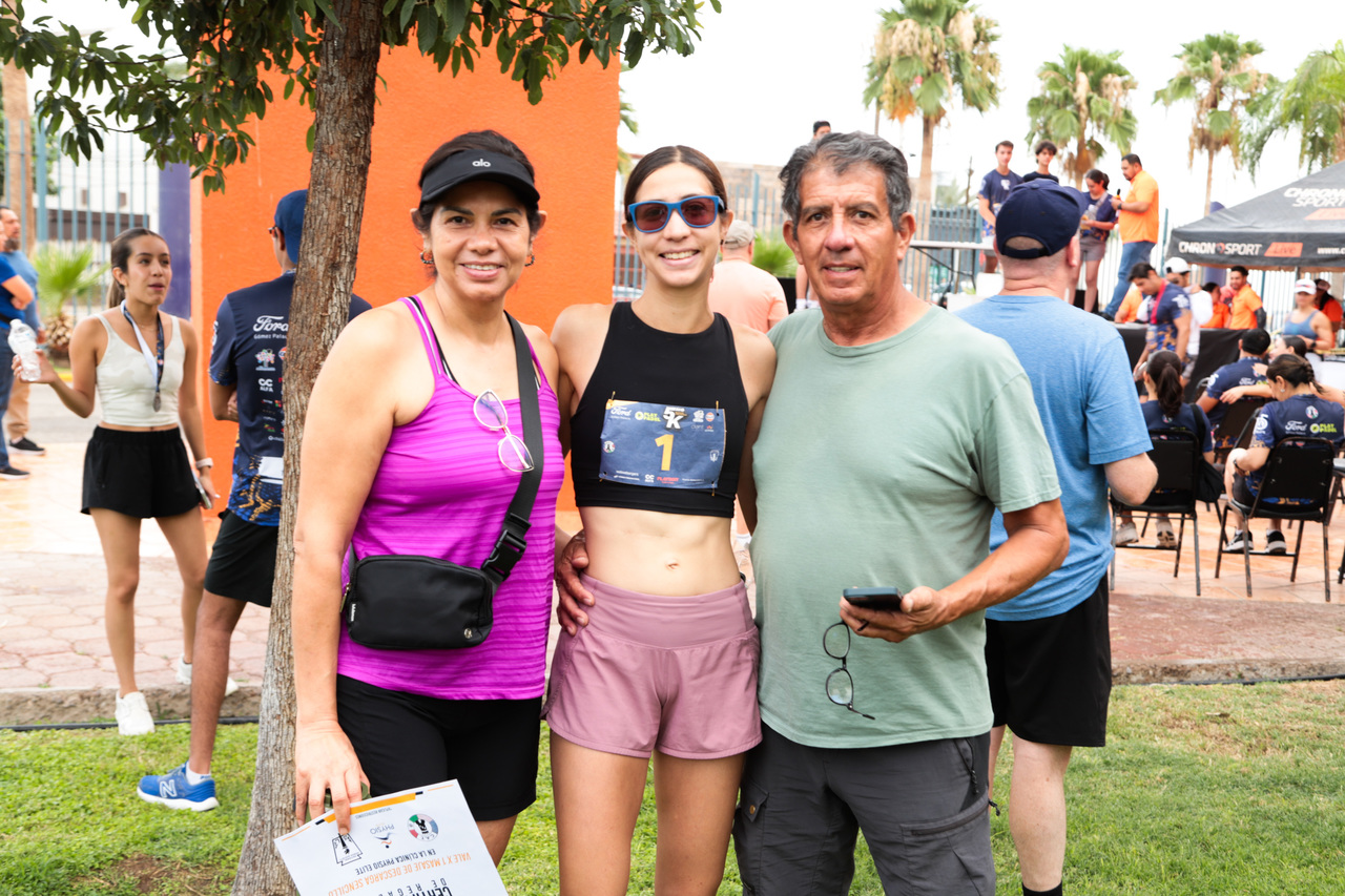 Adriána, Valeria y Raúl Macías.