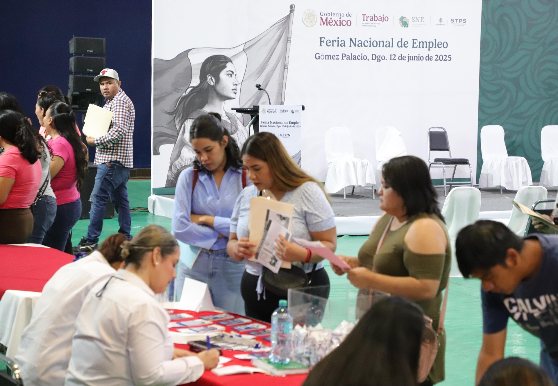 65 % de empresas condicionan contrataciones por incertidumbre económica