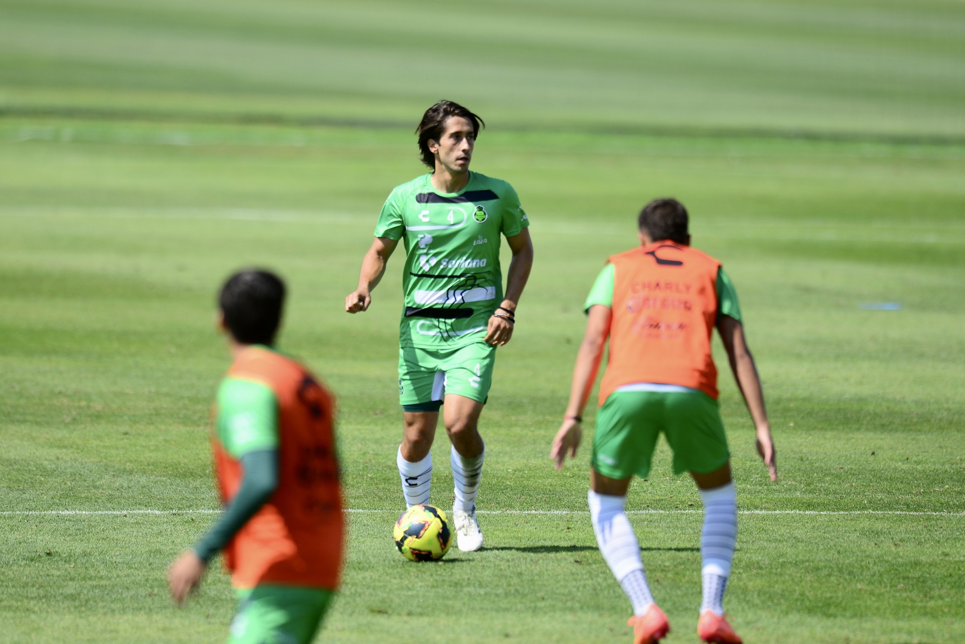 Futbolistas de Santos, bajo investigación por evasión fiscal