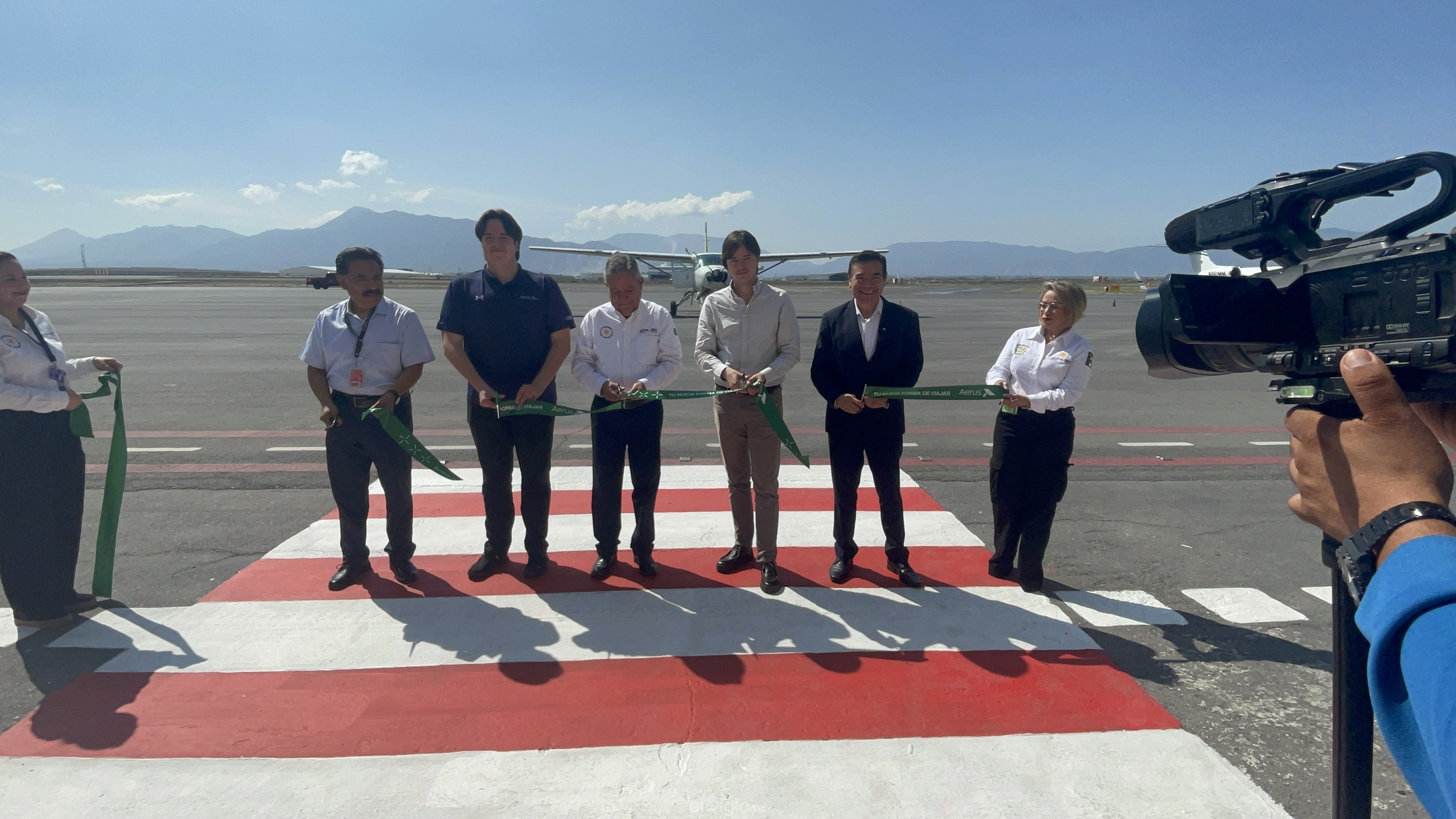 Llega el primer vuelo comercial Monterrey - Saltillo de la aerolínea Aerus (Impreso)