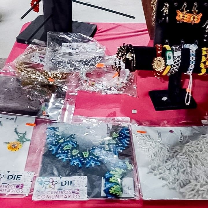 Emprendedoras de Gómez Palacio exhiben sus creaciones en la Expo Feria 2025