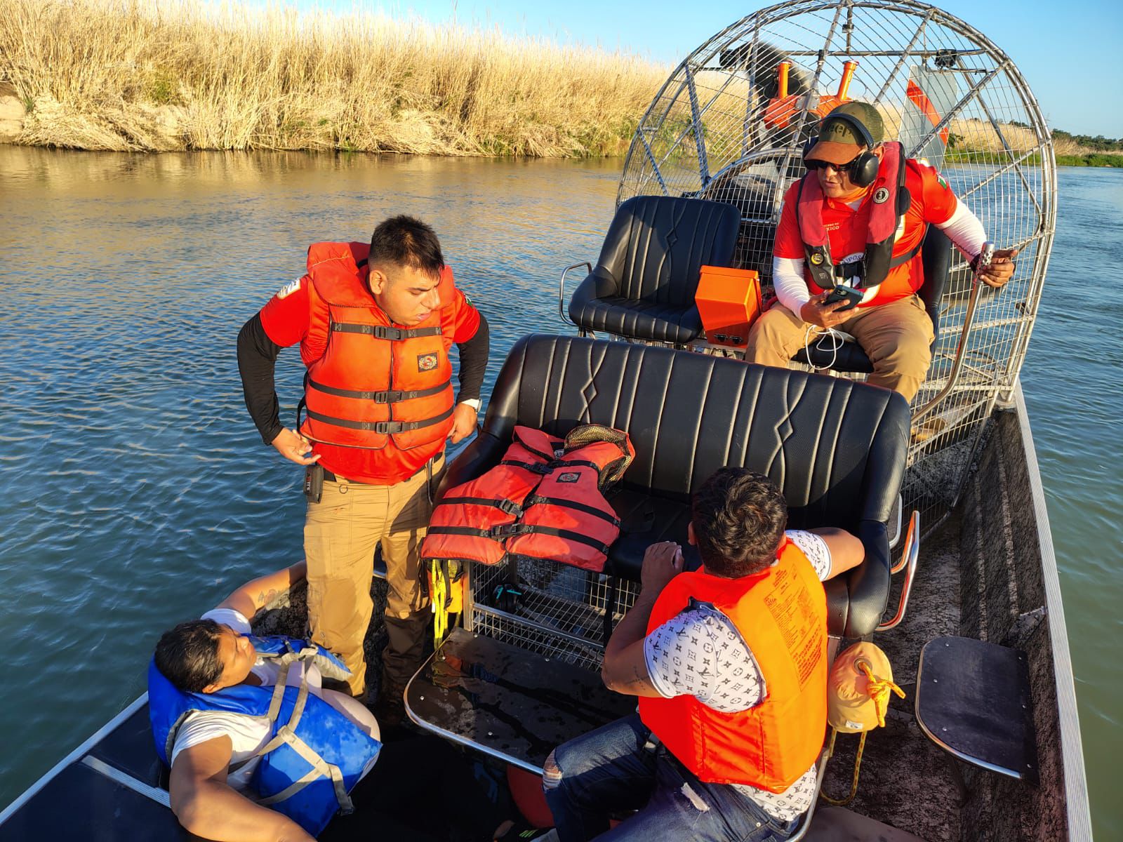 Rescatan a familia de hondureños del Río Bravo, entre ellos una mujer embarazada