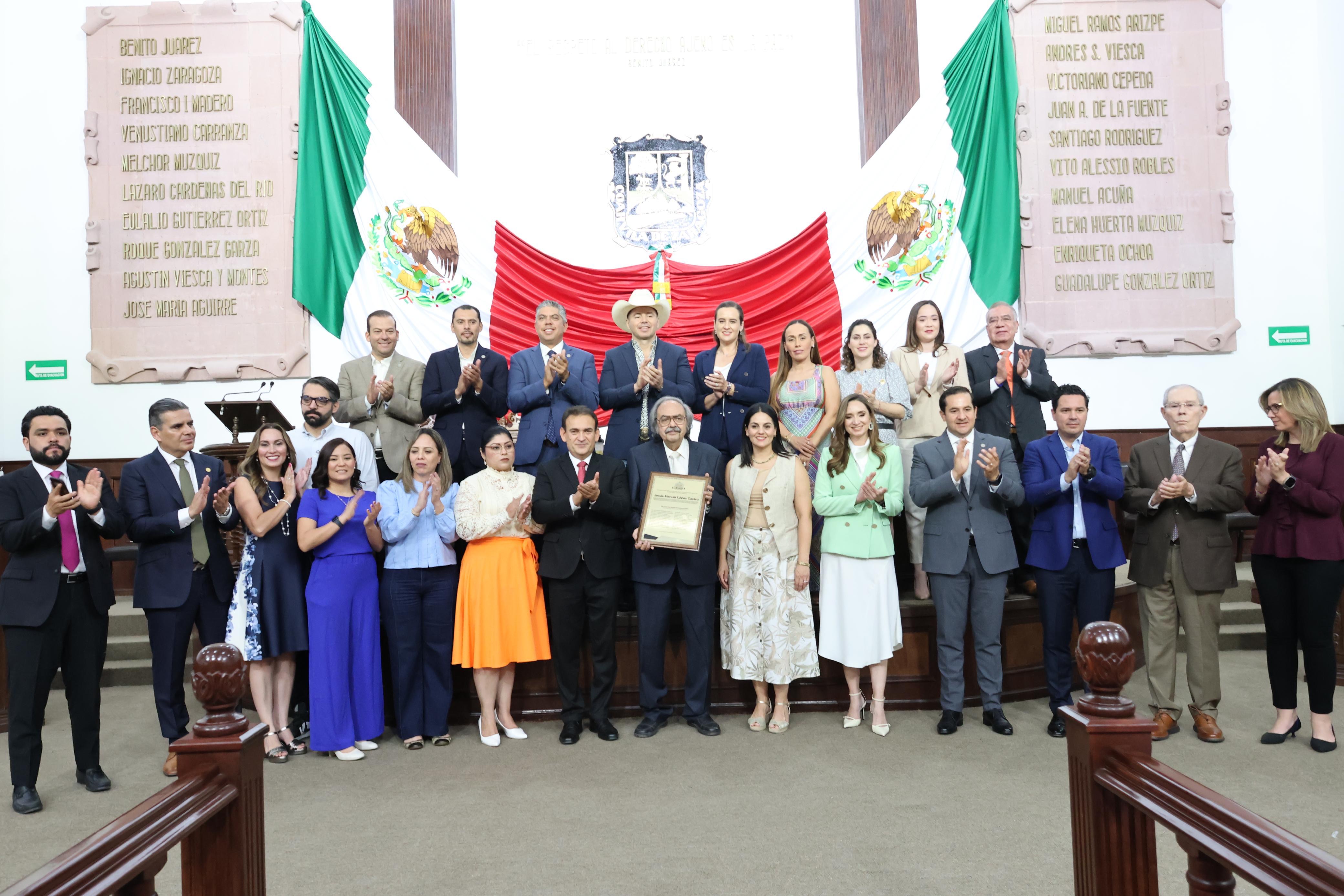 Congreso de Coahuila reconoce trayectoria de Jesús López Castro al frente de la XEKS