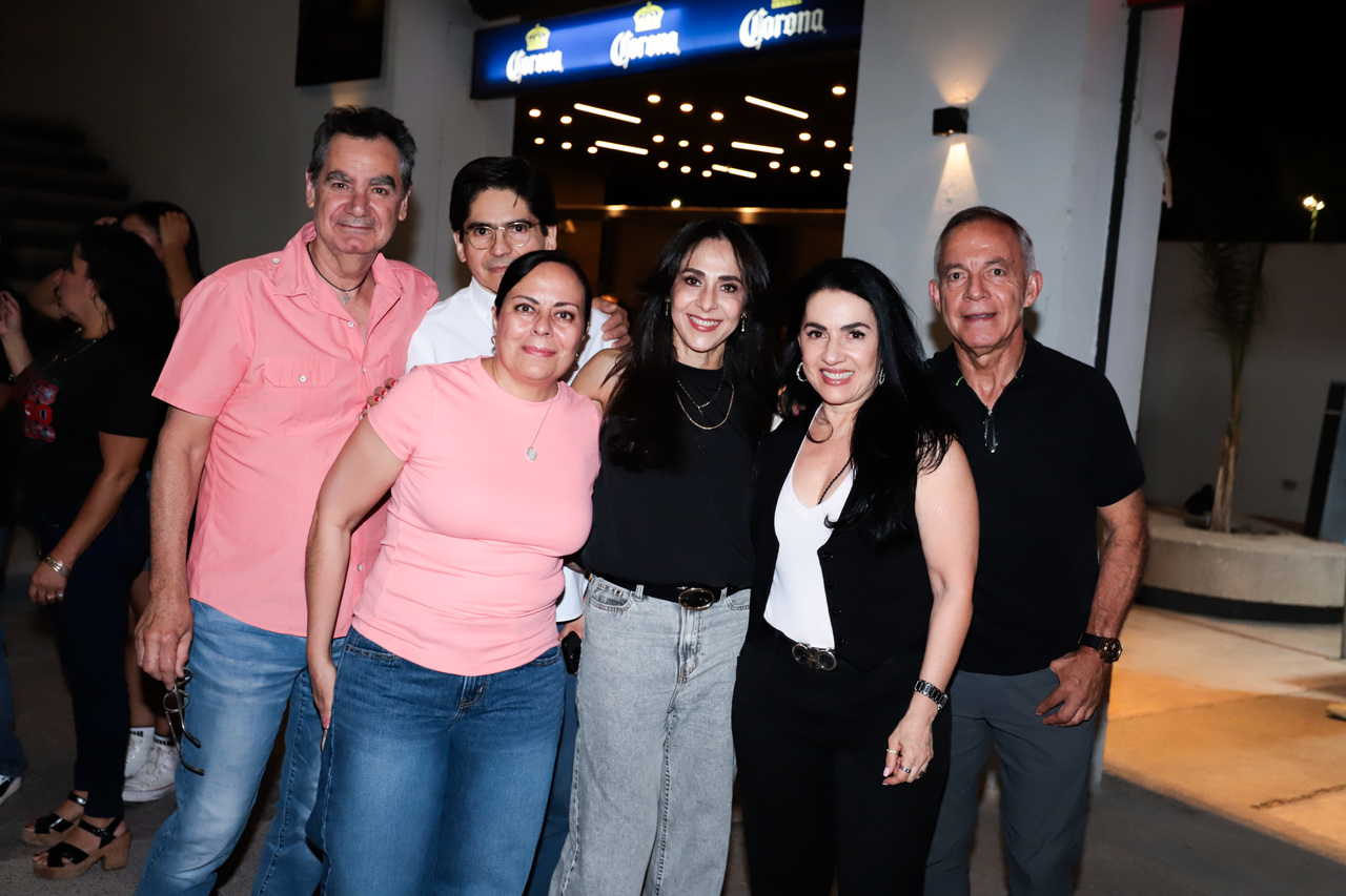 Enrique, Miguel, Rogelio, Maru, Claudia y Lorena.
