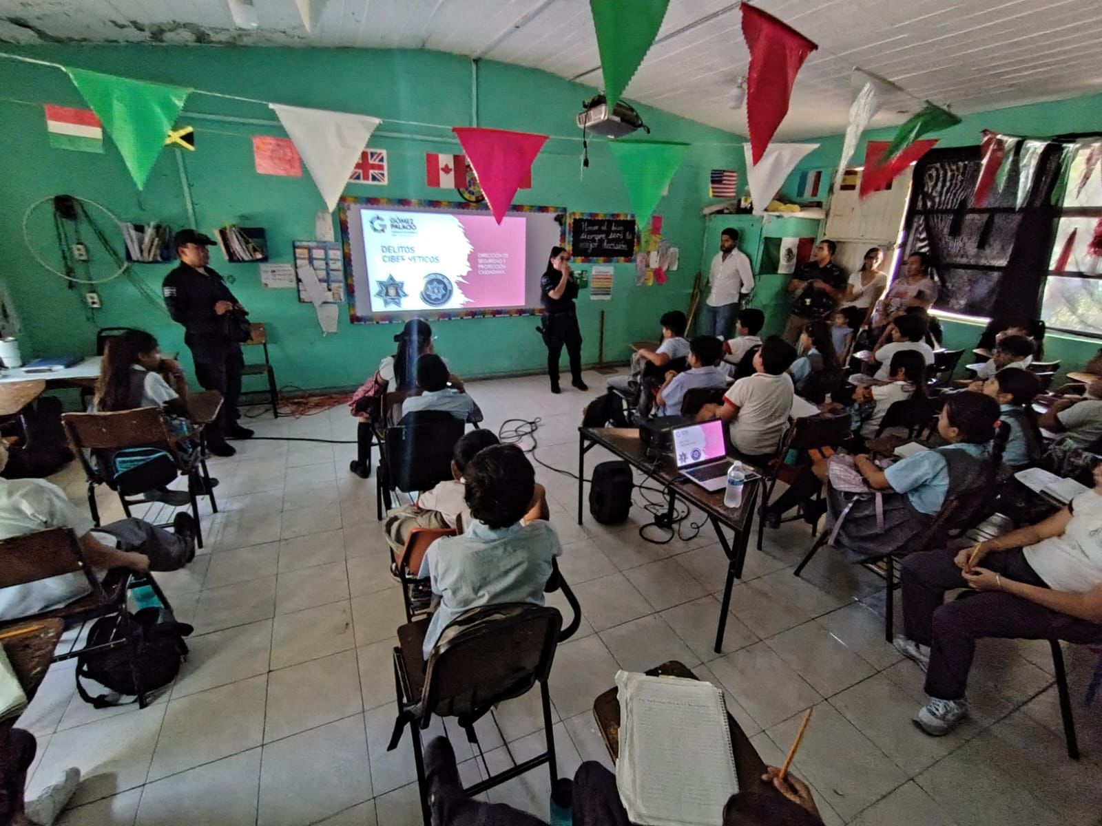 Imparten plática sobre ciberacoso a alumnos de primaria en Gómez Palacio
