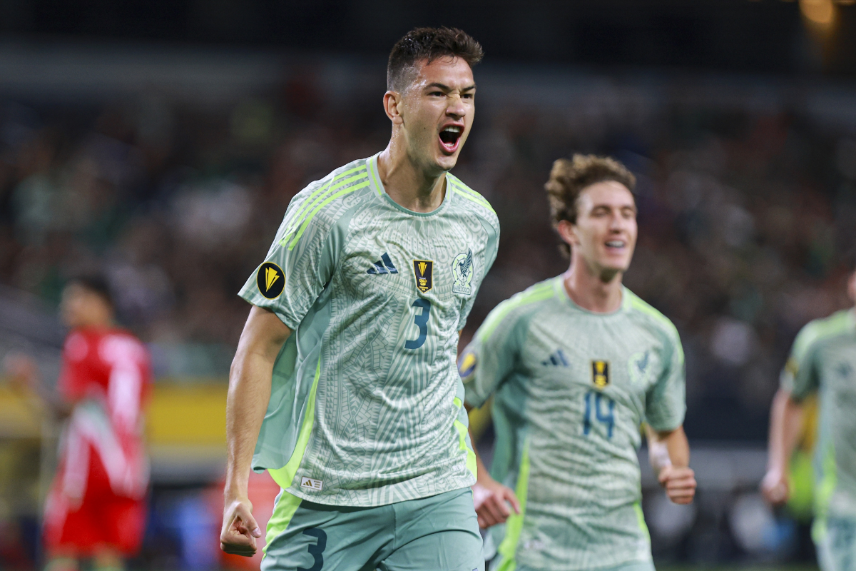 México derrota a Surinam con doblete de César Montes