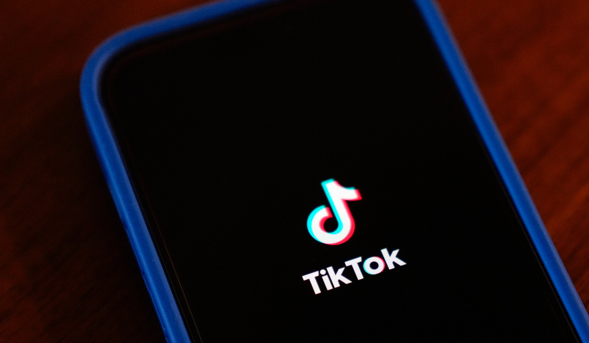 Trump extiende por tercera vez el plazo para prohibir TikTok