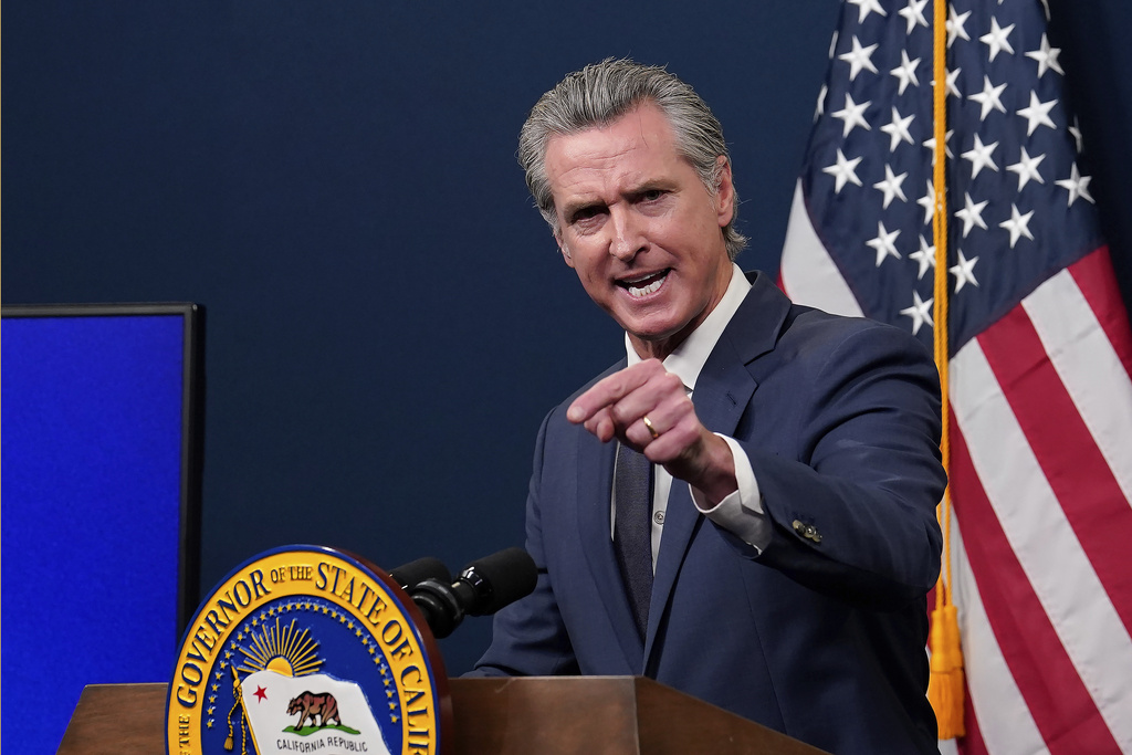 El gobernador de California, Gavin Newsom, presenta su presupuesto del estado revisado durante una conferencia de prensa el miércoles 14 de mayo de 2025, en Sacramento, California / AP