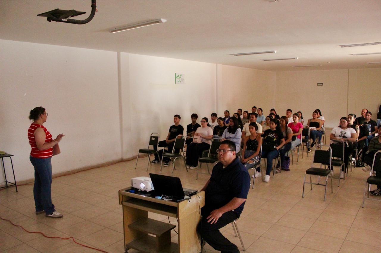 Inician alumnos de enfermería diplomado rumbo a su titulación