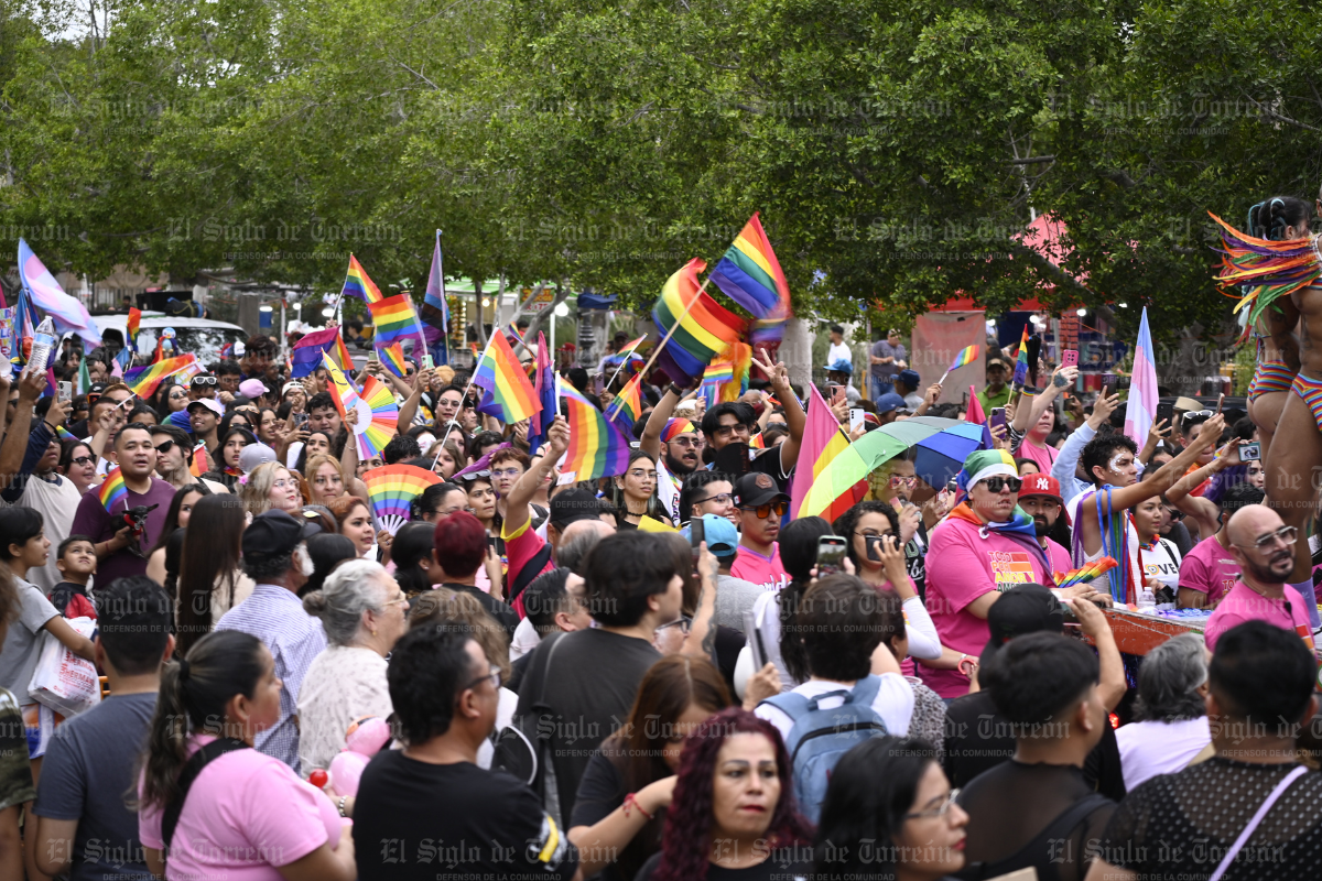 Cientos toman las calles para celebrar el Día del Orgullo LGBTI