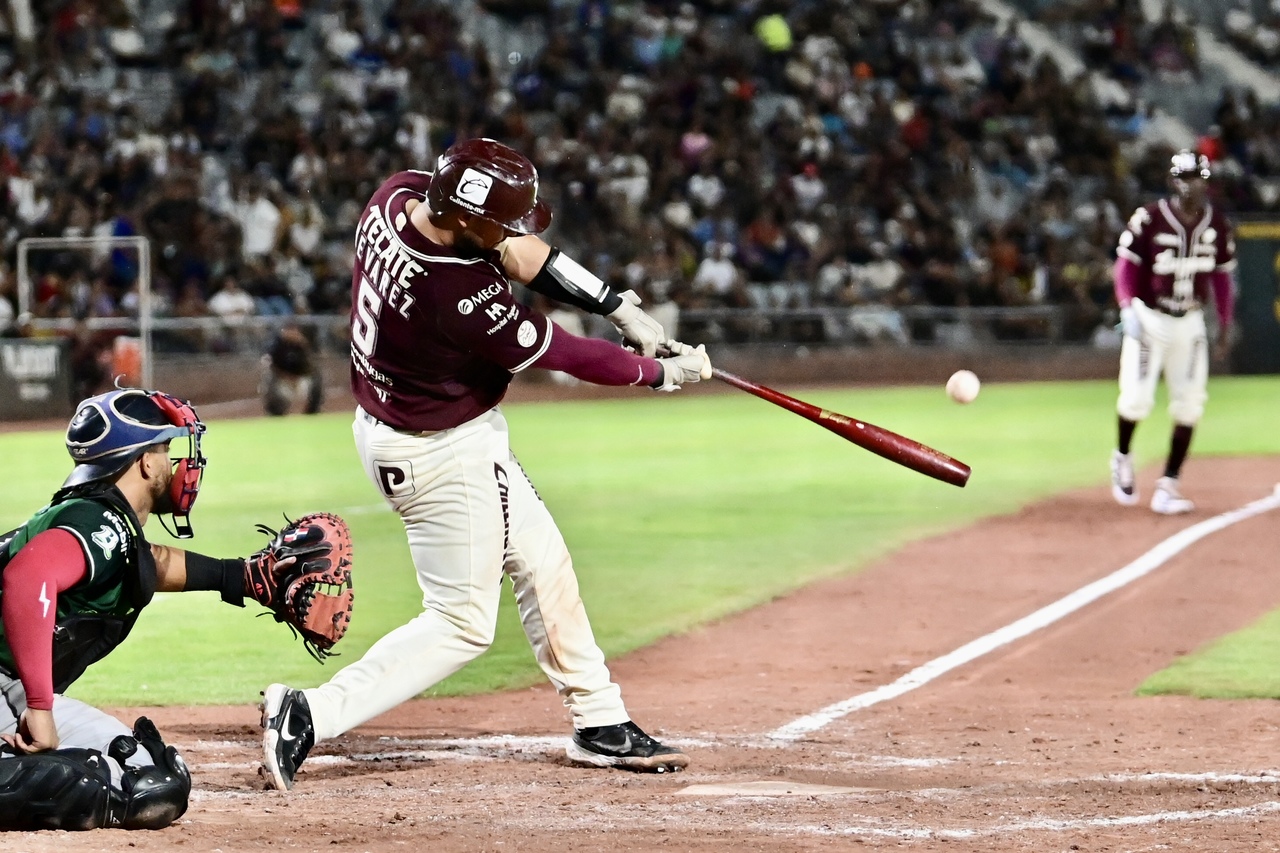 Un 'tablazo' de cuatro esquinas dio Dean Nevarez en la baja de la octava entrada para impulsar un espectacular Grand Slam y darle la victoria a los Guinda en el Estadio de la Revolución.