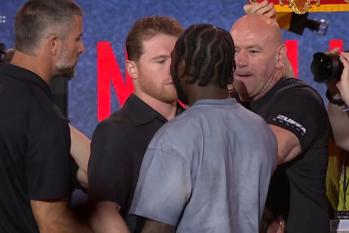 'Canelo' Álvarez y Terence Crawford protagonizan tenso cara a cara
