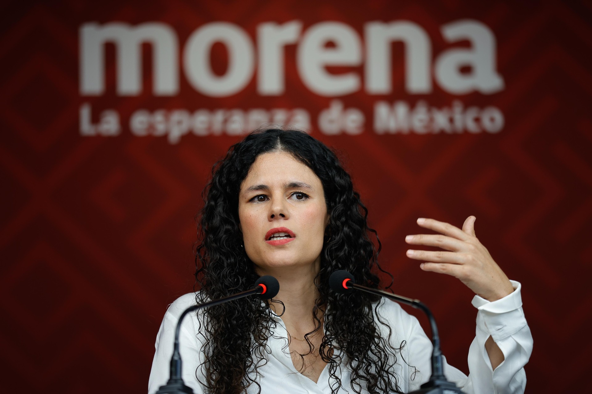 Luisa María Alcalde Luján, dirigente nacional de Morena, en conferencia de prensa el pasado mes de mayo / El Universal