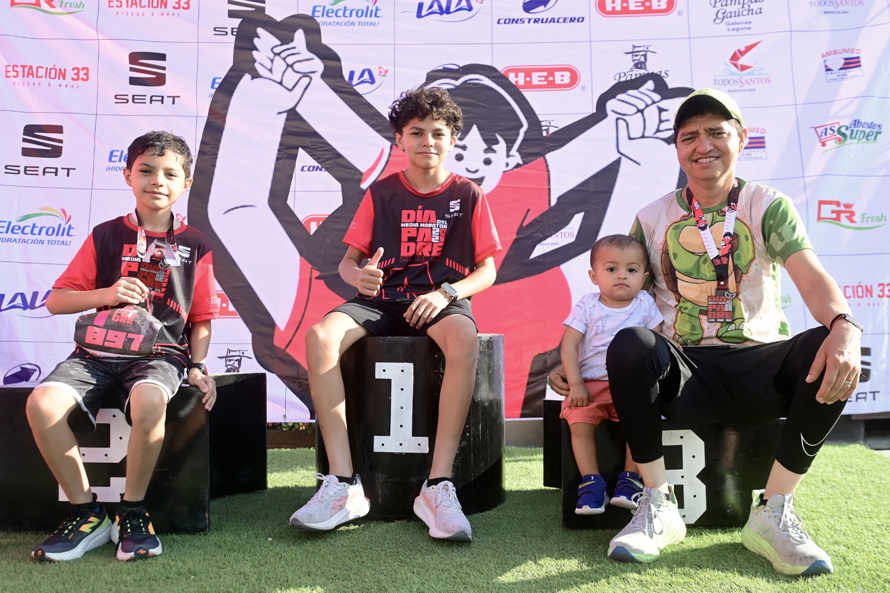 Héctor de Santiago, Román, Bruno y Damián.