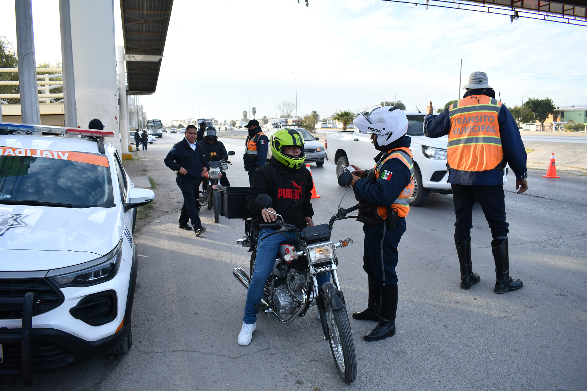 Casco será obligatorio para acompañantes de motociclistas