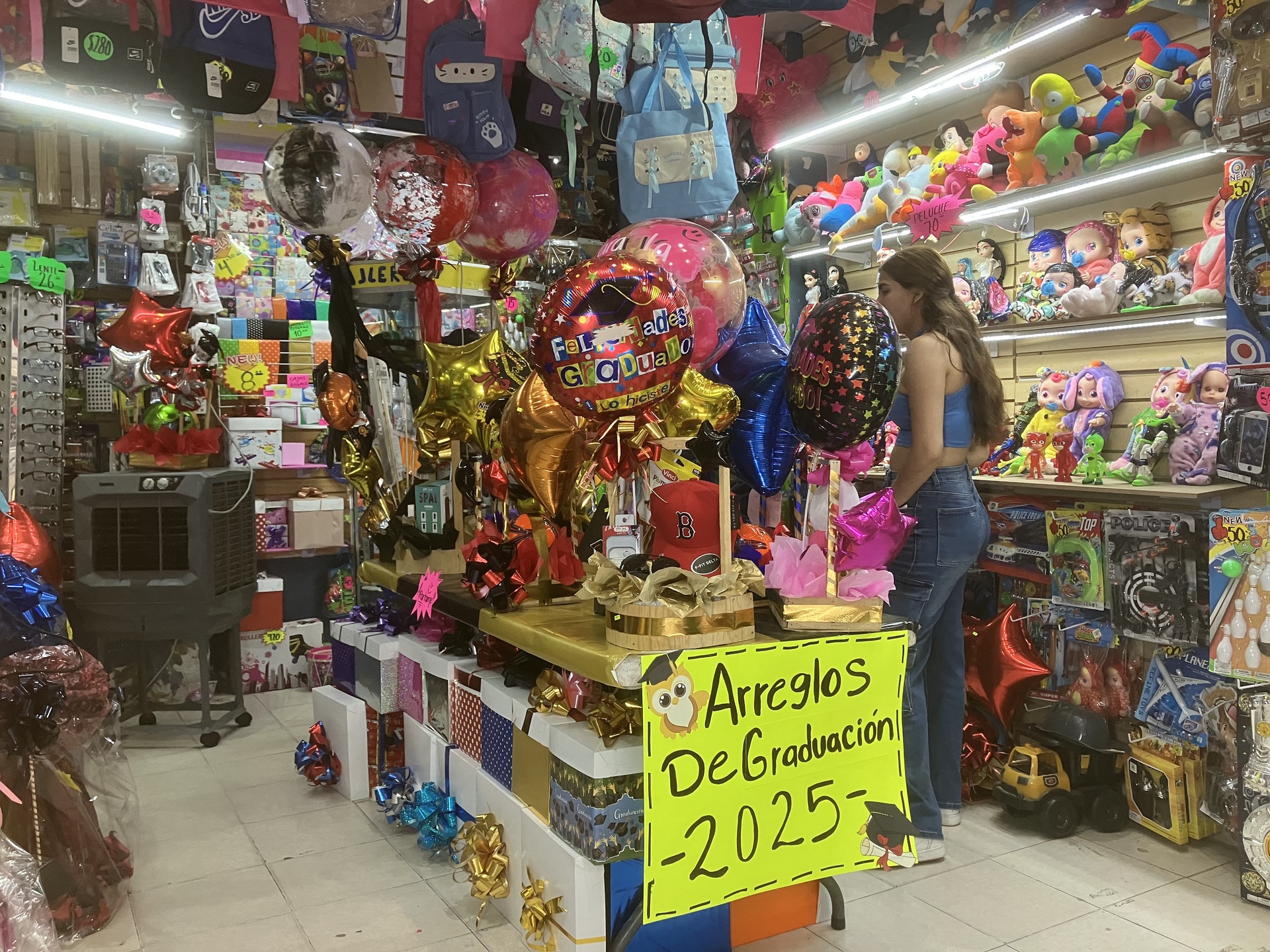 Preparados comerciantes de Matamoros para ventas por temporada de graduaciones