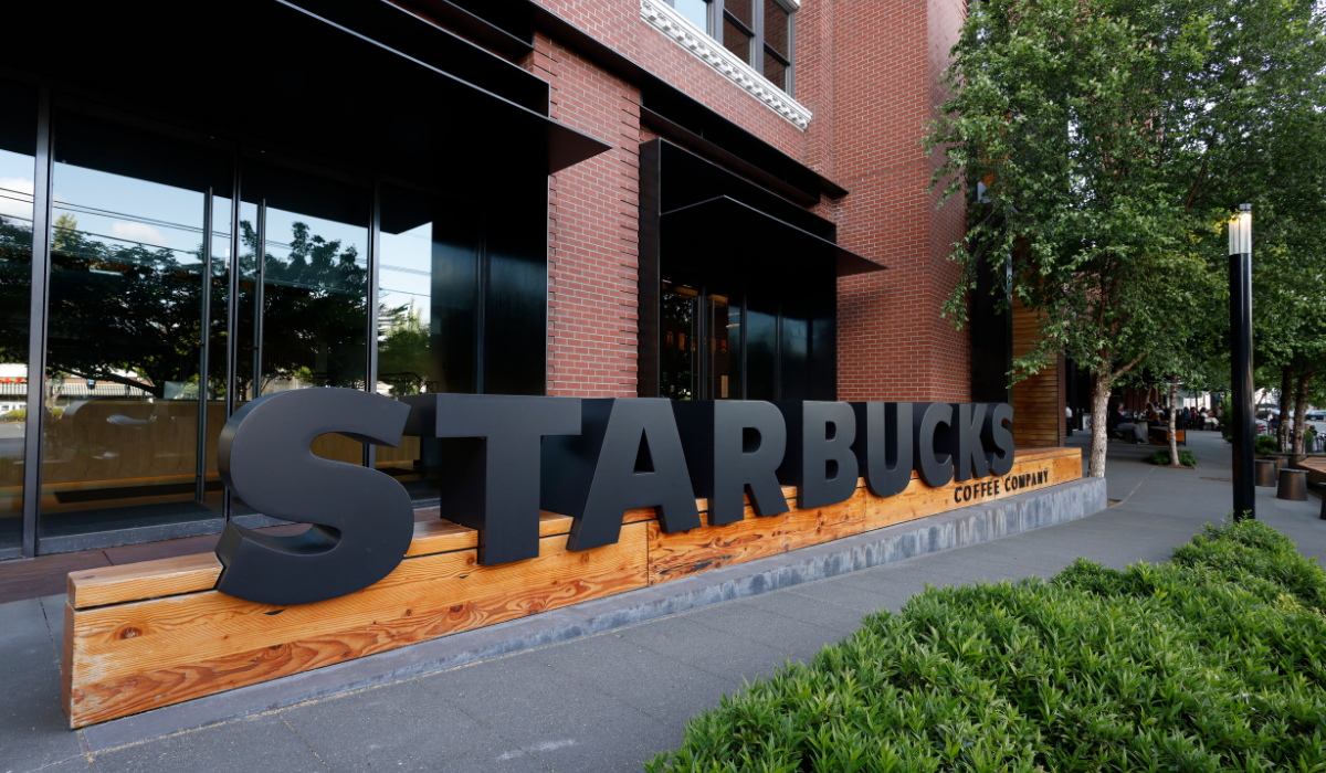 Starbucks estaría buscando comprador para sus negocios en China