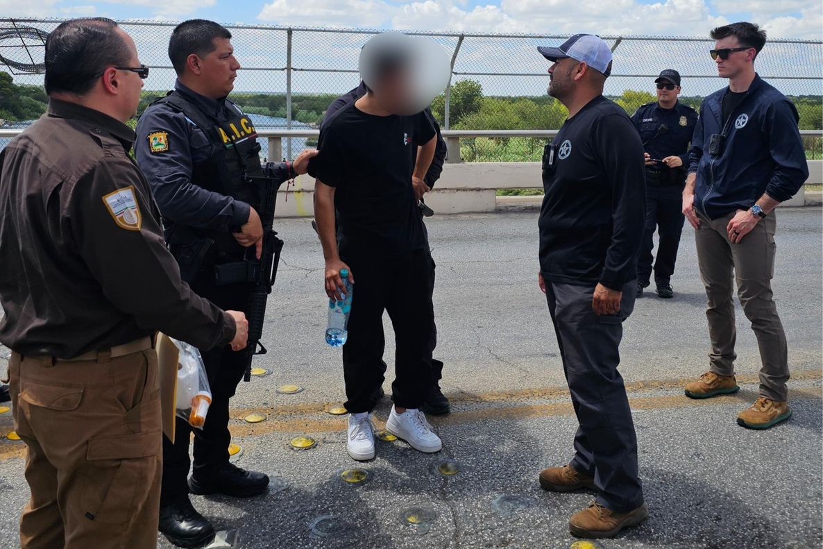 Detienen en Acuña a extranjero buscado por amenazas y ataques a policías de San Antonio, Texas