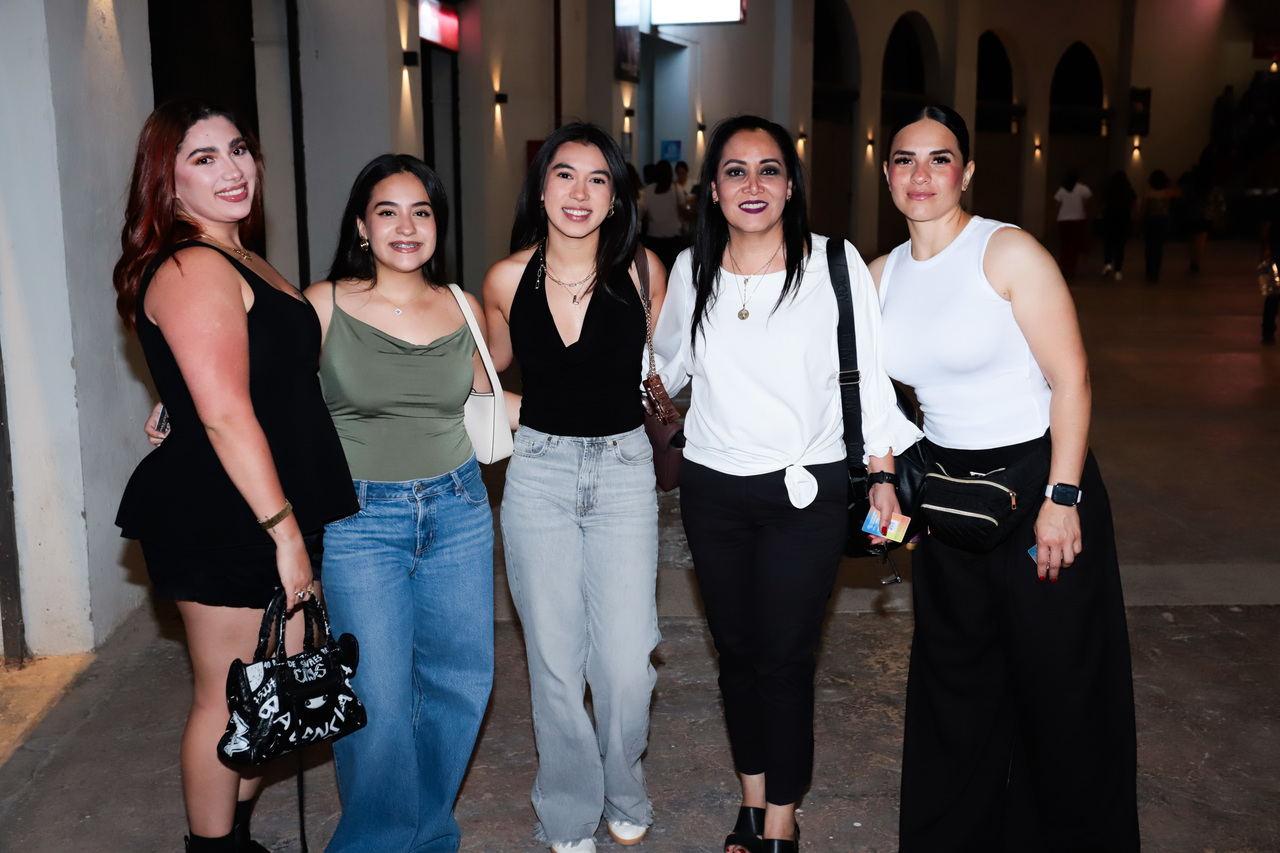 Jimena, Daniela, Luisa, Erika y Erika.