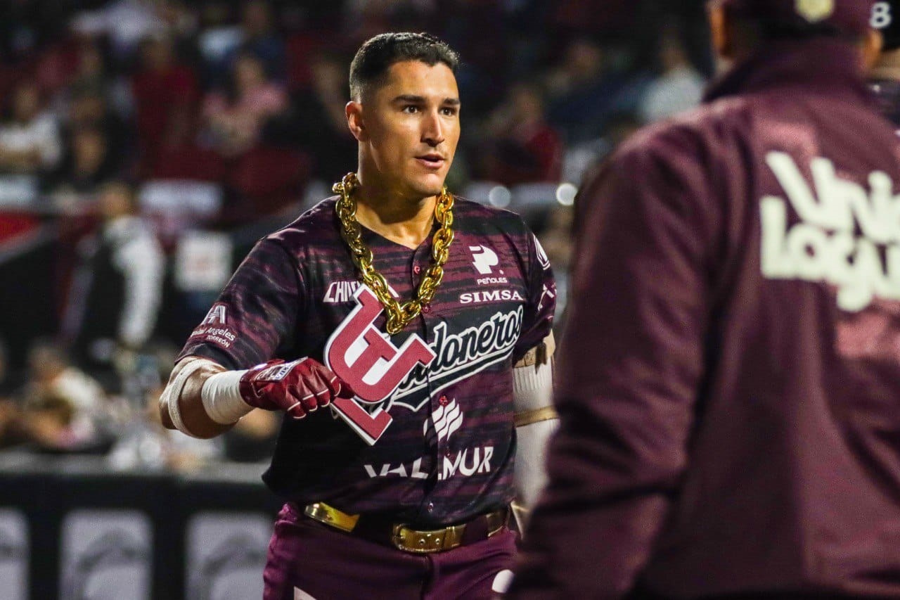 La estrella de la noche fue Nick Torres, quien se despachó con dos 'vuelacercas' en el Estadio Chevron ante Toros de Tijuana.