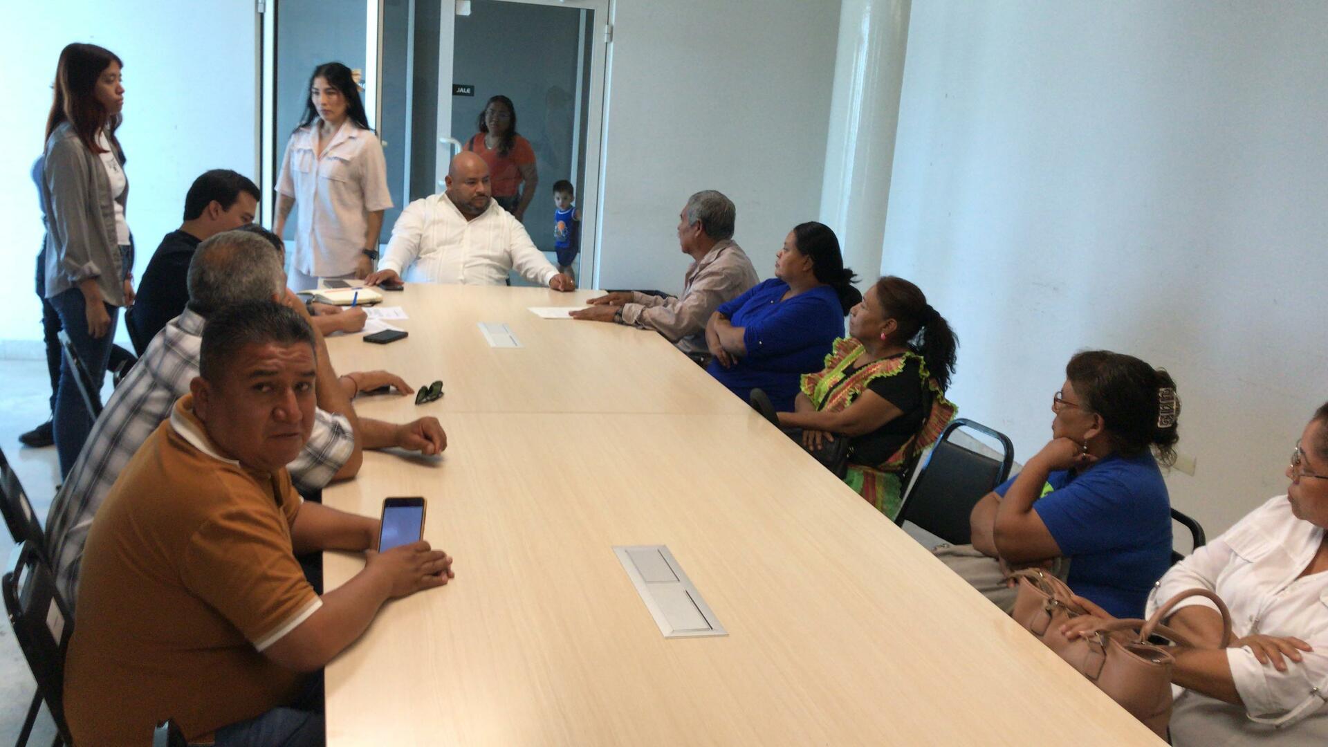 Sin acuerdos terminó la reunión entre vendedores ambulantes y el
subsecretario administrativo Miguel Urrutia.