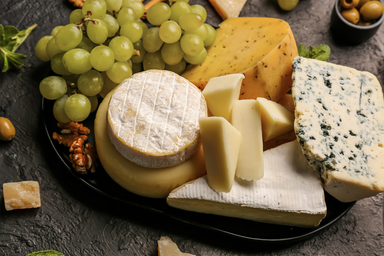 El queso, un superalimento que protege tus dientes, fortalece tus músculos y cuida tu corazón, además de brindar placer en cada bocado.