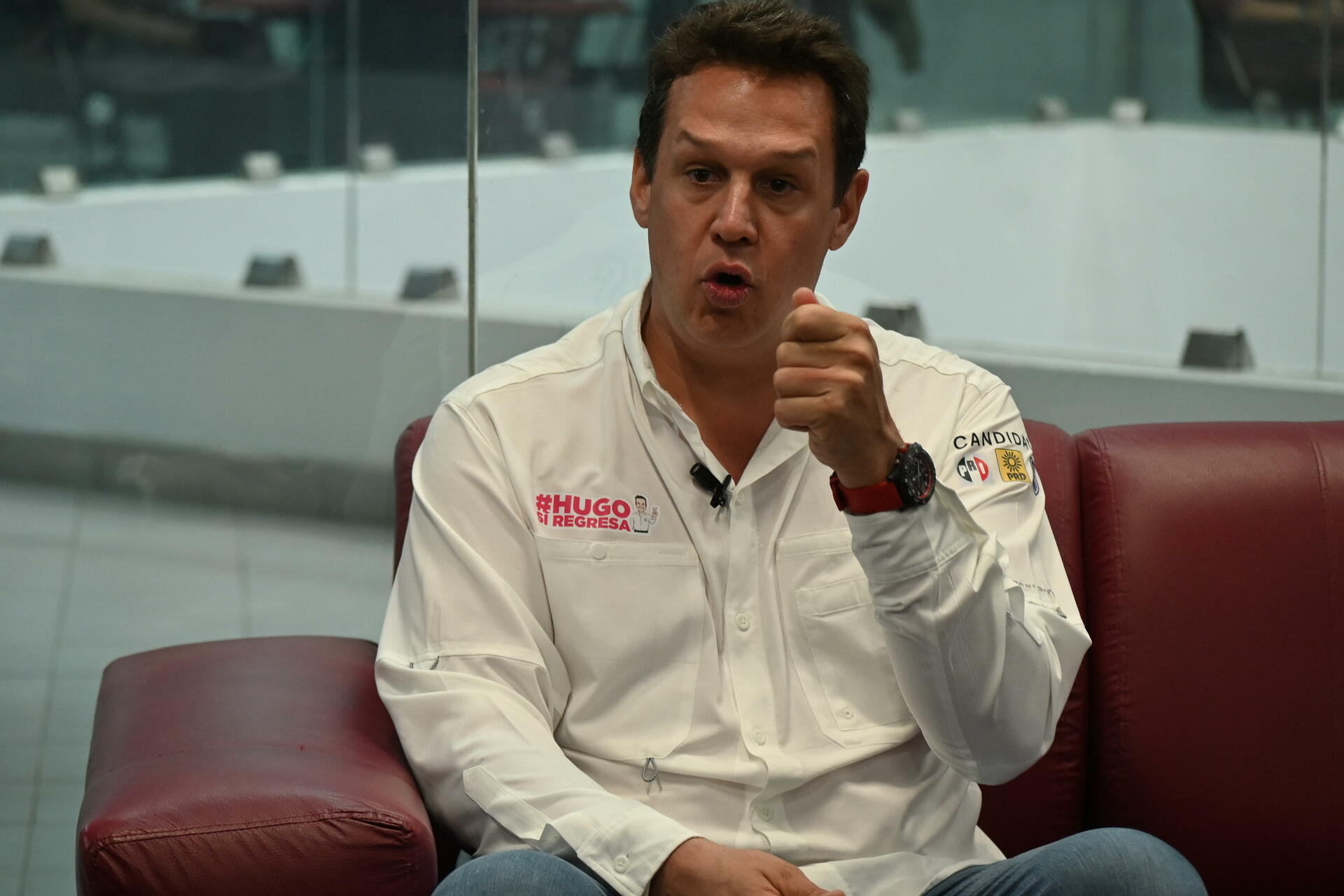 Hugo Dávila se ausenta de sus funciones y se destapa para 2027