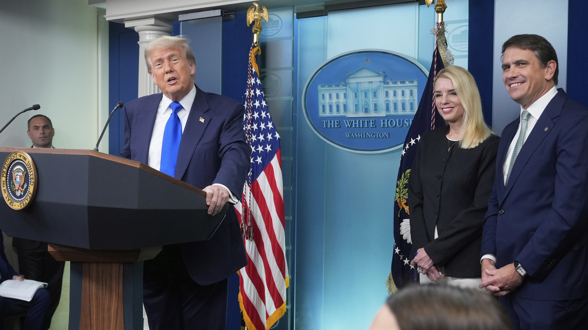 Donald Trump celebra fallo del Tribunal Supremo, permitirá límites a ciudadanía por nacimiento