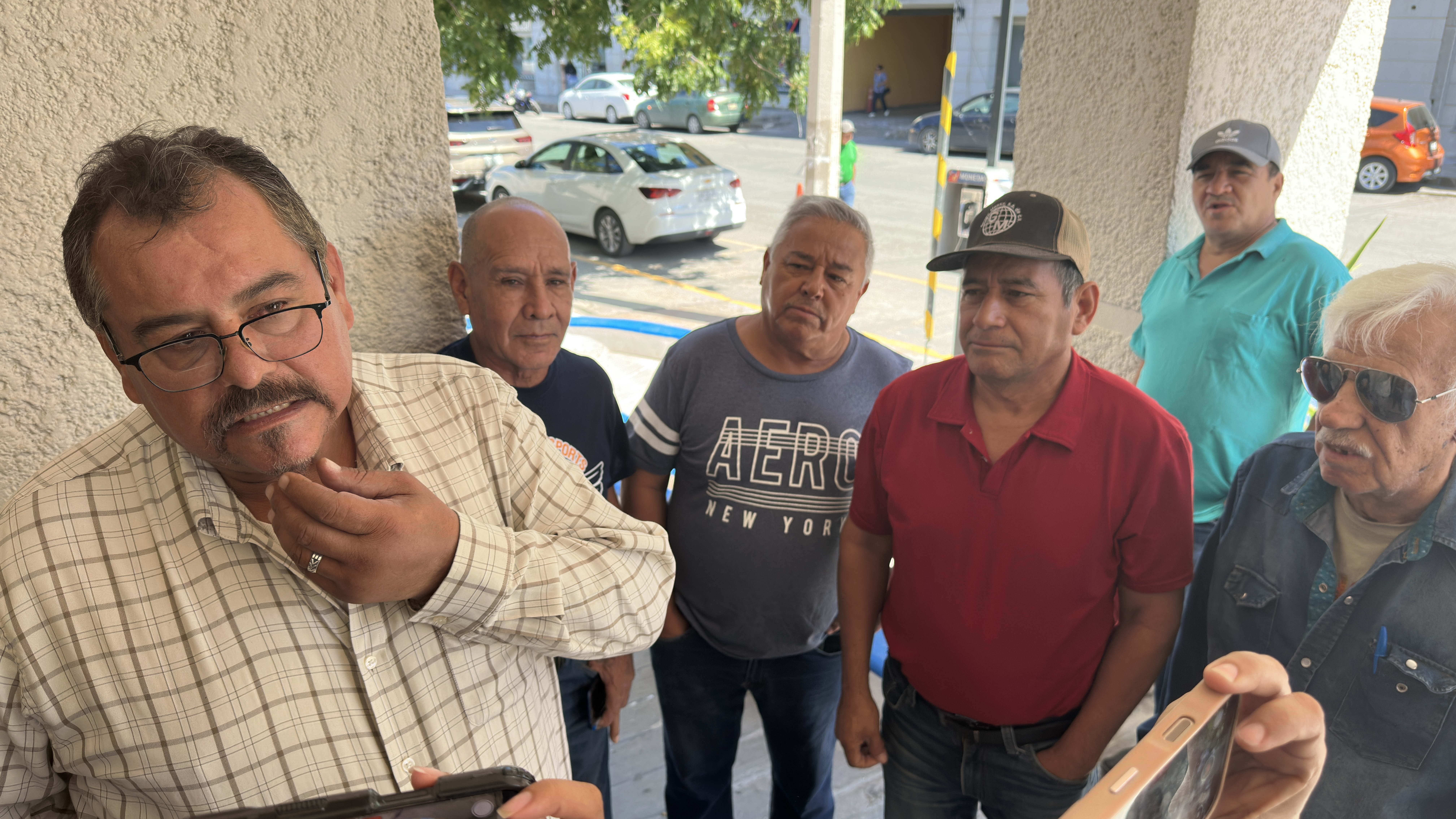 Militantes de Morena en Monclova exigen salida de dirigente estatal