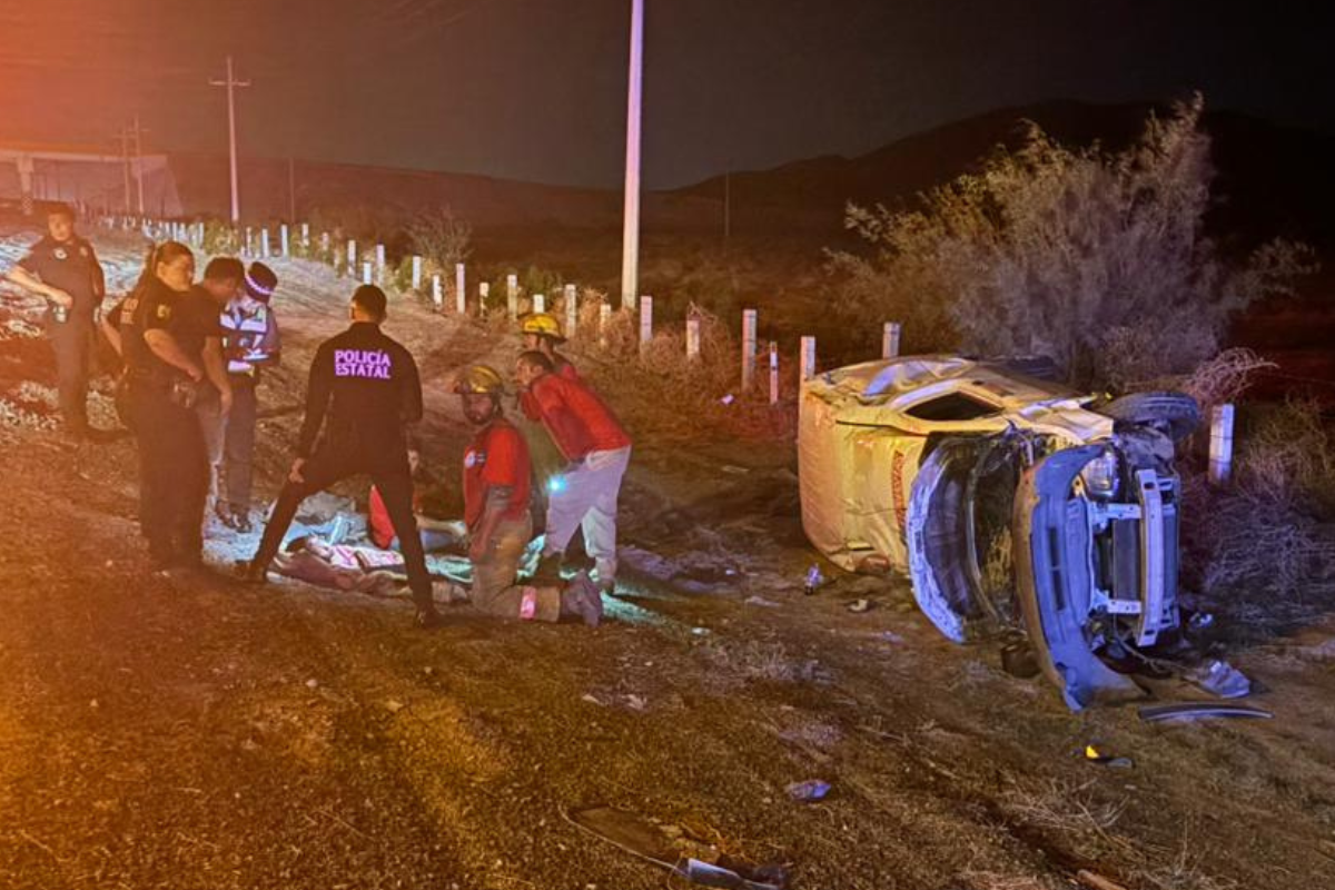 Familia sufre accidente en la carretera Torreón-Saltillo; padres y sus seis hijos resultaron lesionados