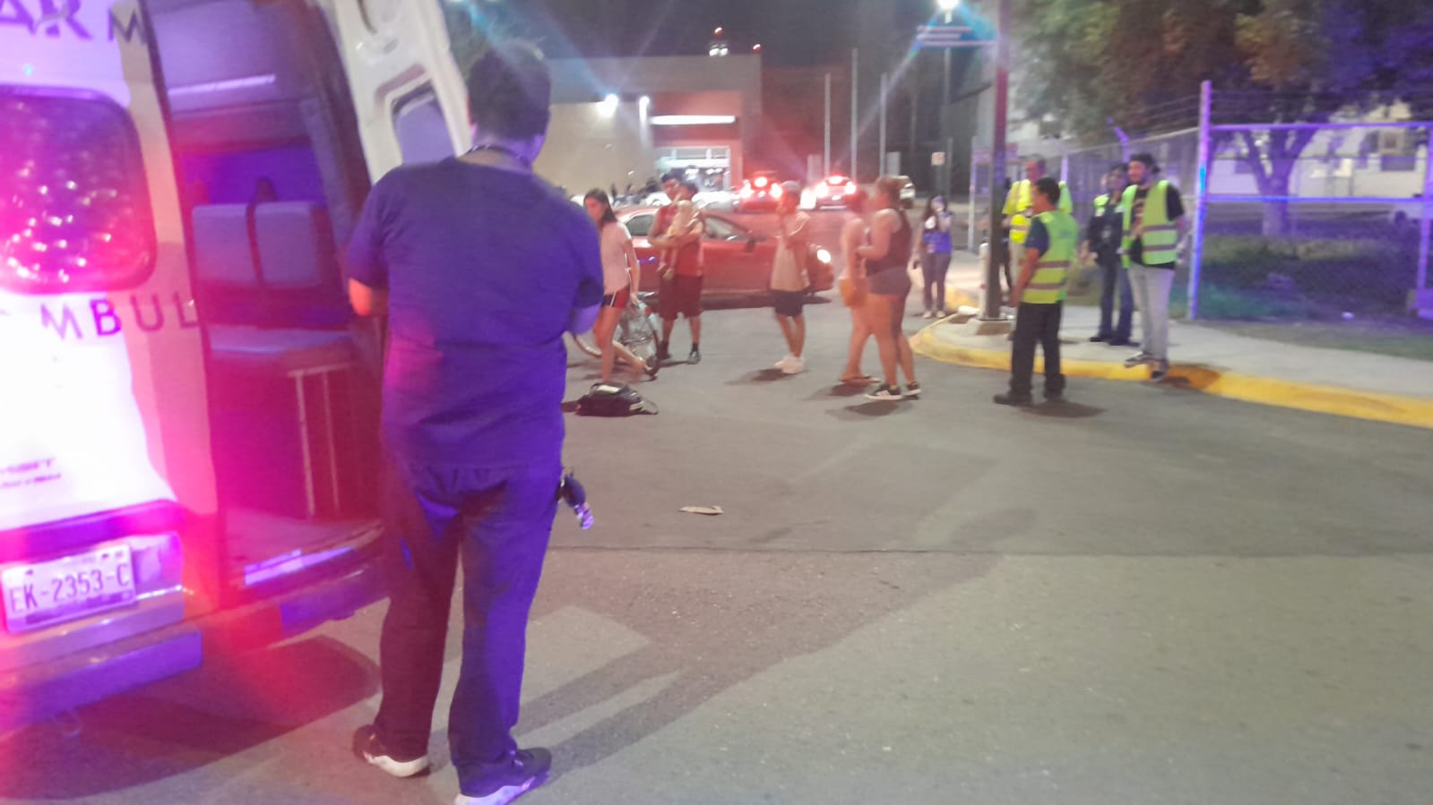 Atropellan a mujer en calzada Juan Pablo II; es hospitalizada por lesión en cadera