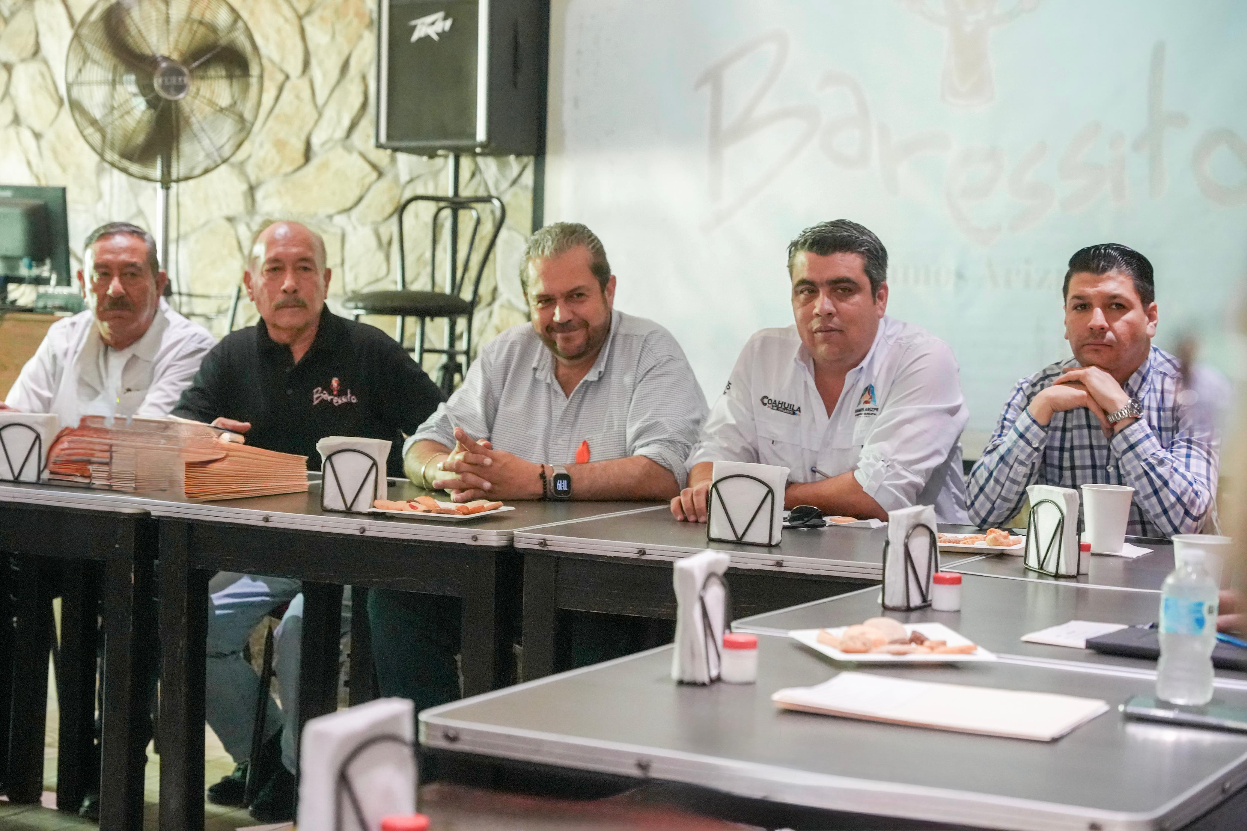 Comparten propuestas representantes de bares y restaurantes con alcalde de Ramos Arizpe