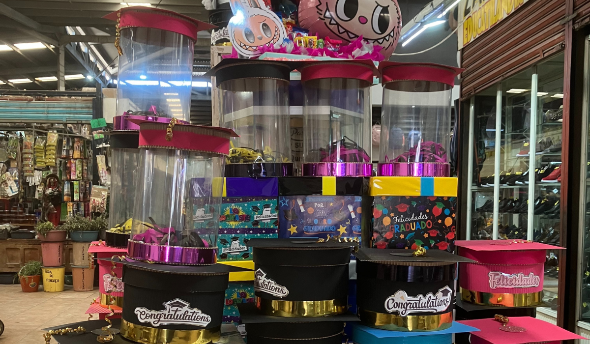 Preparados comerciantes de San Pedro para ventas por graduaciones