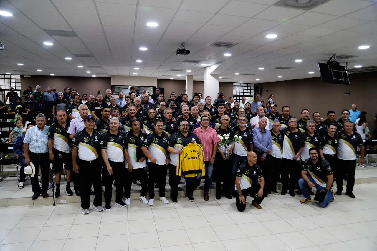 Gatos Negros homenajeados por sus 15 campeonatos nacionales, en el 60 aniversario del Tec Laguna.