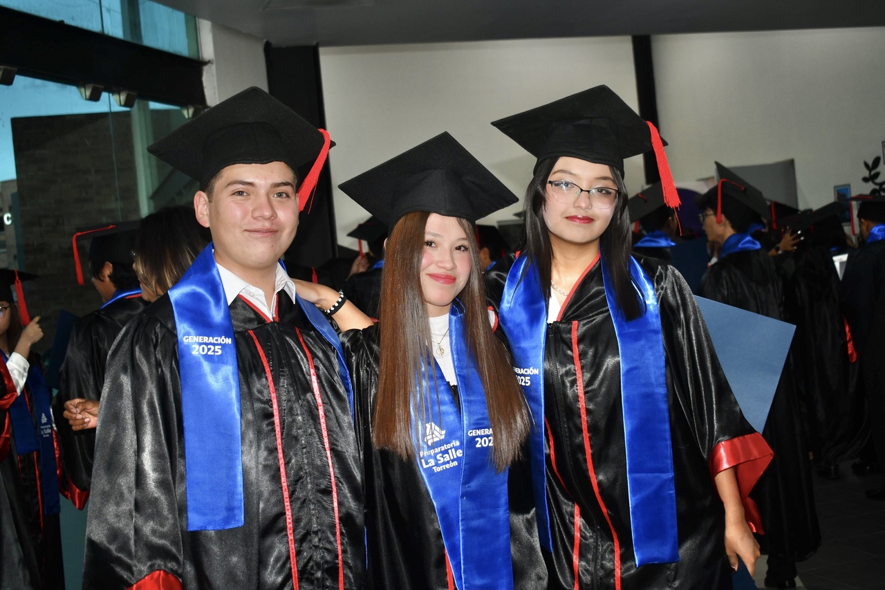 Víctor Pimentel, Regina Martínez y Daniel Núñez.