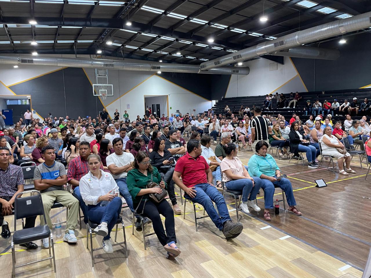 Conferencia reúne a familias para prevenir adicciones y fortalecer lazos