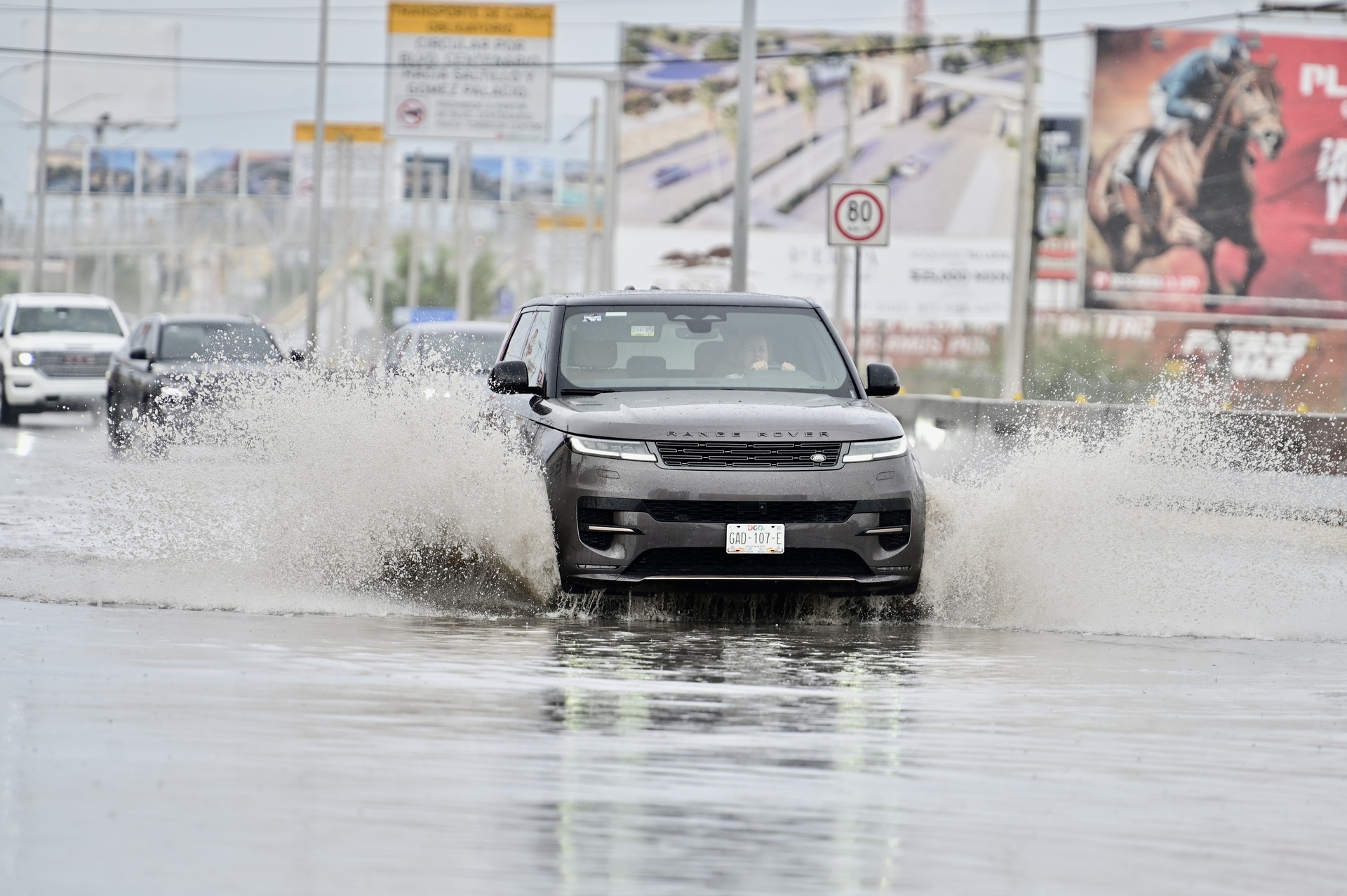 ¿Manejar con lluvia? Esto debes saber para evitar accidentes