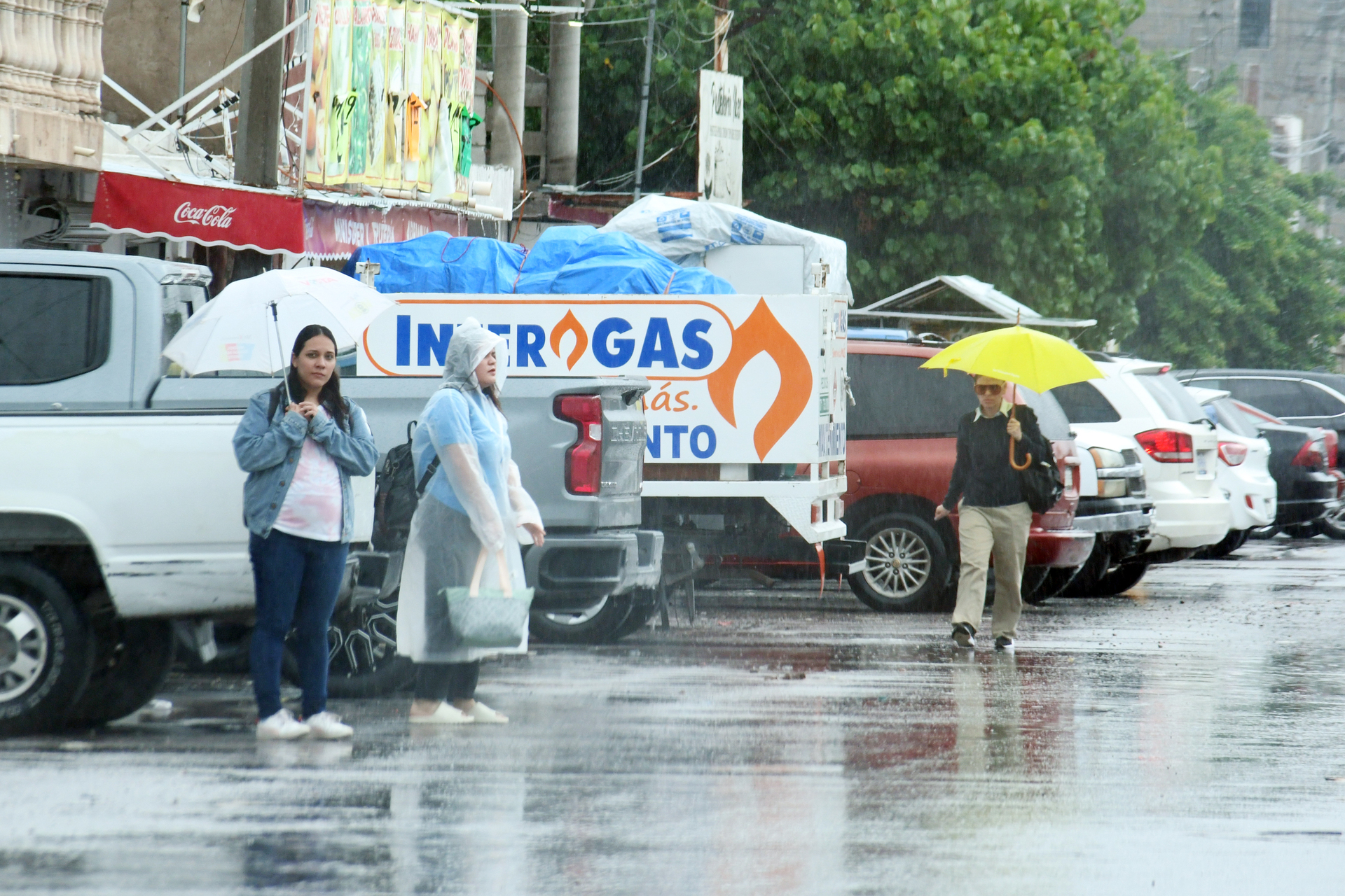 Cielos nublados, paraguas abiertos: se esperan lluvias ligeras toda la semana en Torreón