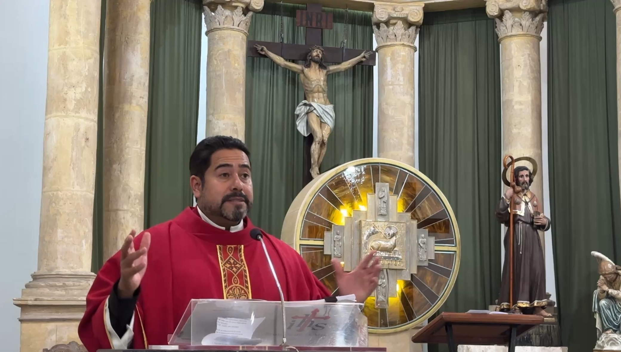 Misa solemne a San Pedro y San Pablo, pilares de la Iglesia Católica