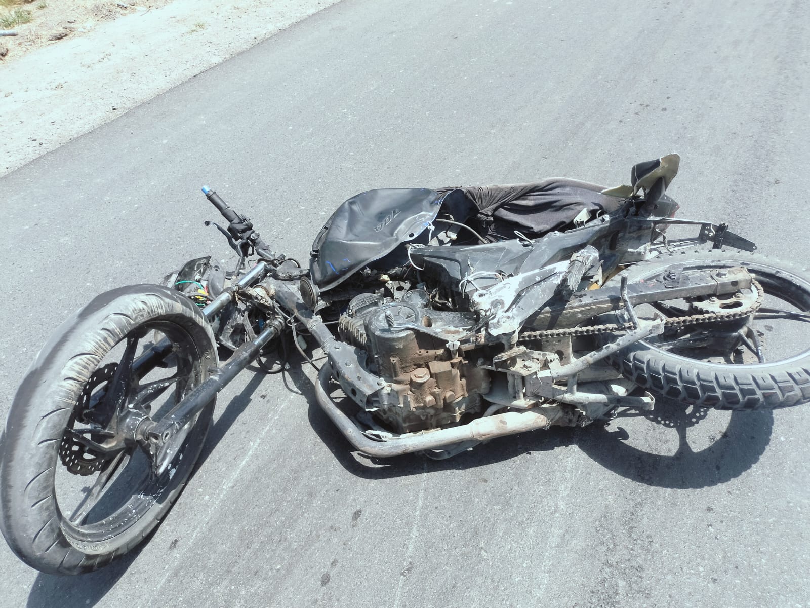 Muere motociclista tras choque con auto deportivo en libramiento de San Pedro