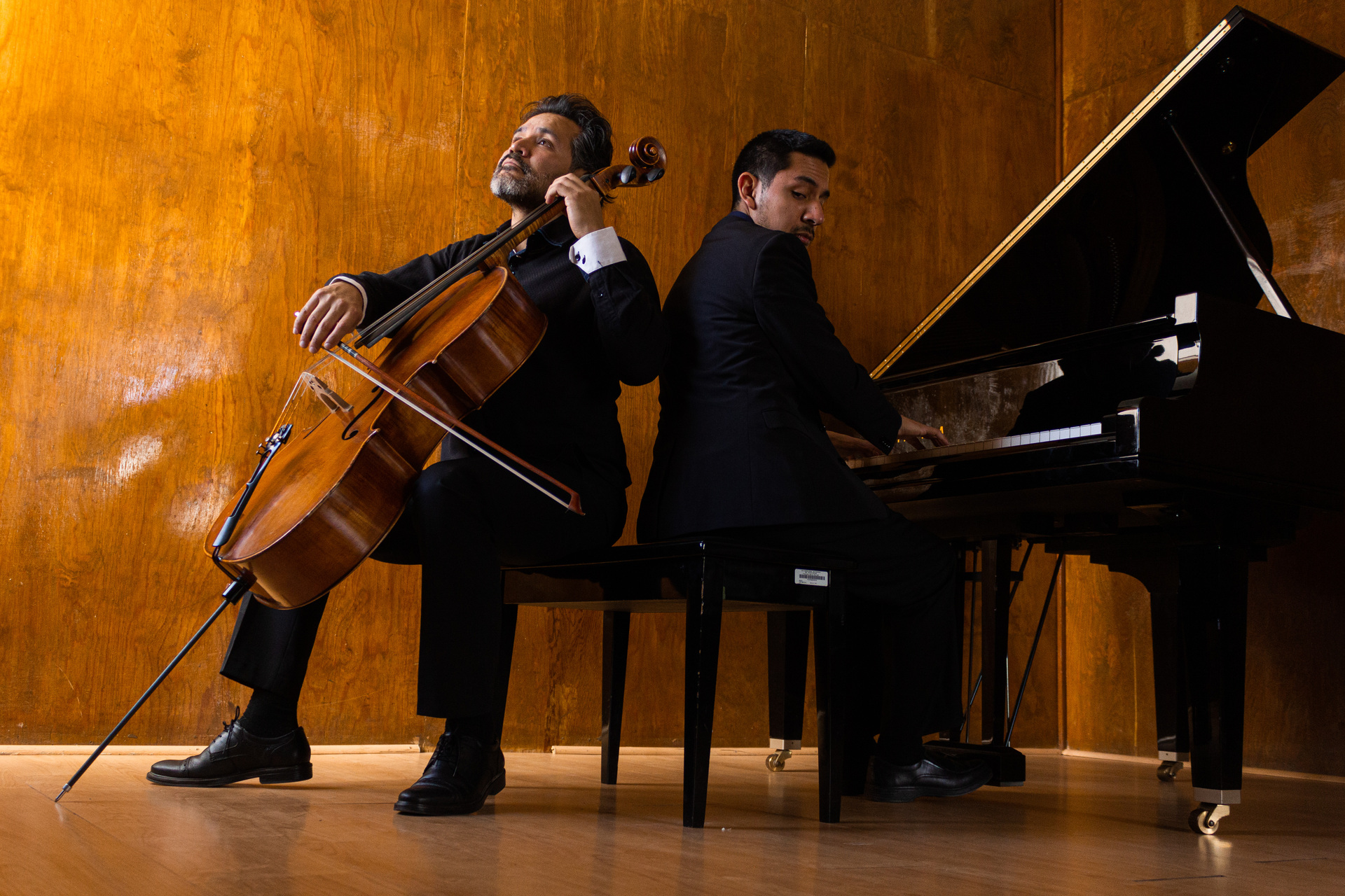 El Dueto Miró es un ensamble de violonchelo y
piano especializado en la interpretación del repertorio de los
siglos XIX y XX.