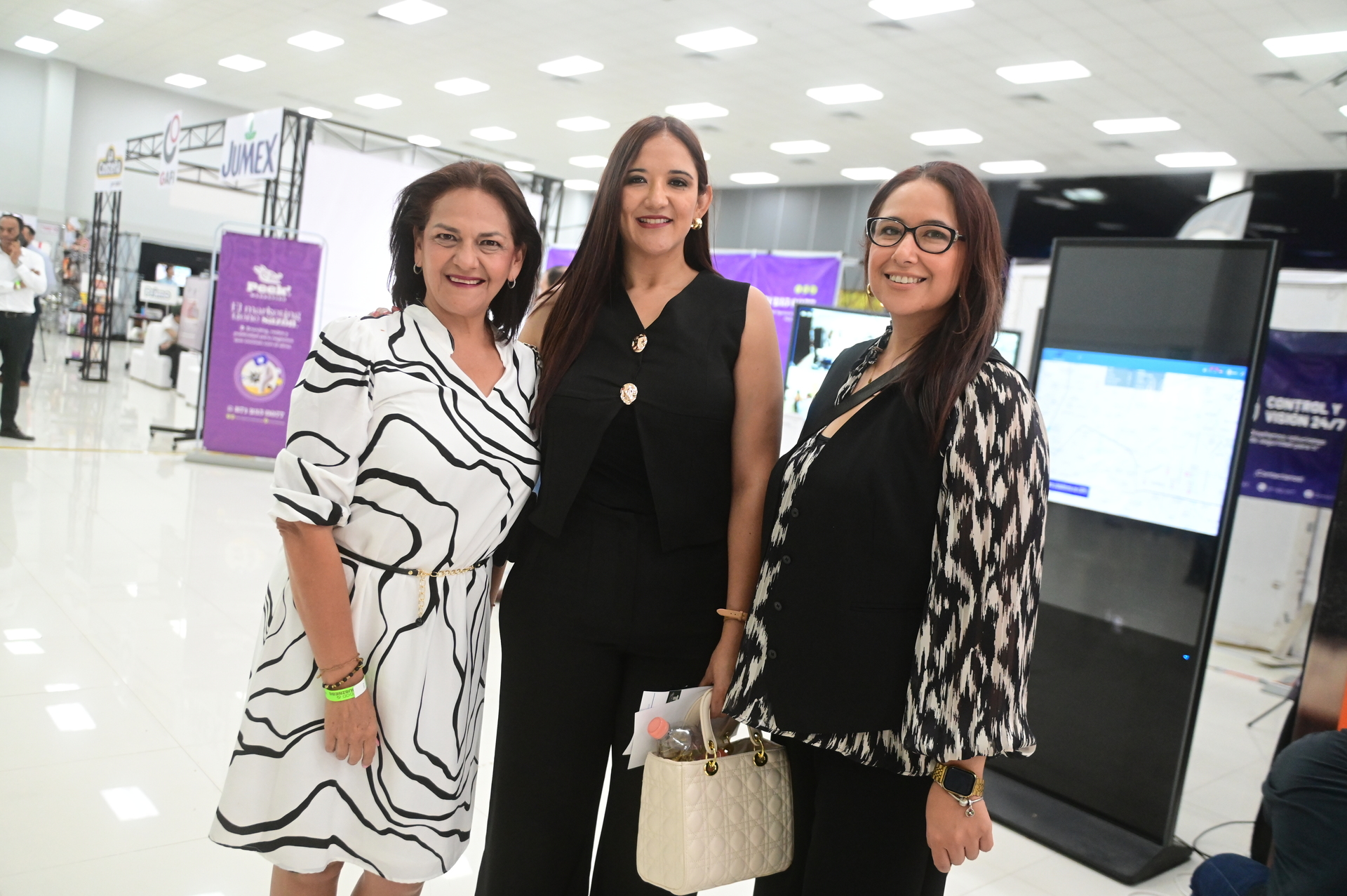Elizabeth Arroyo, Edith Meléndez y Sandra Gallardo.