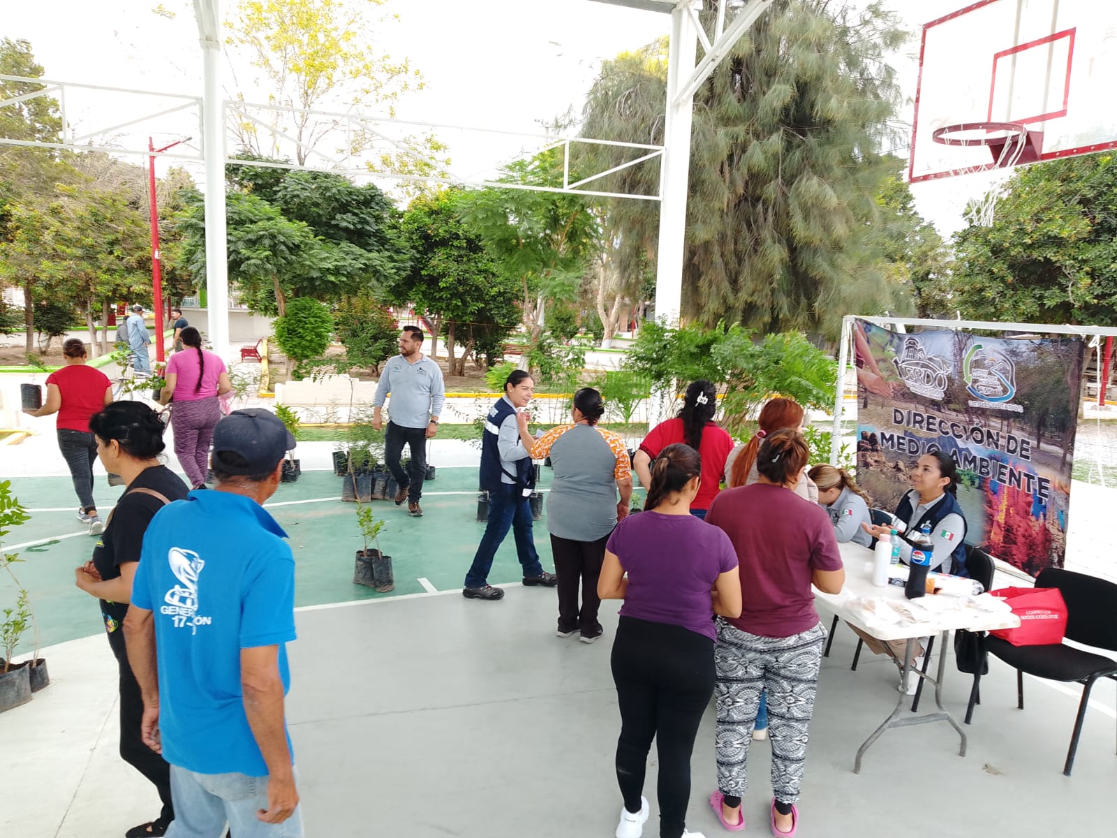 Realizan campaña de reforestación en Villa La Loma