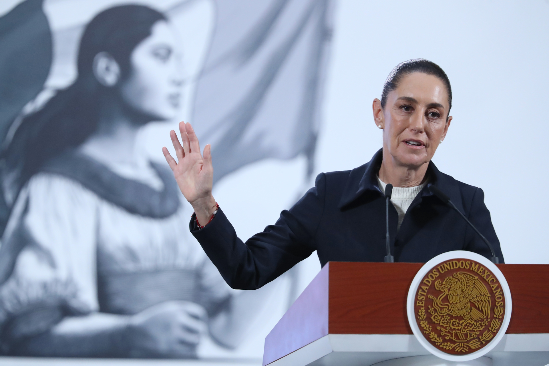 Sheinbaum niega que nueva ley de inteligencia sirva para espiar o censurar