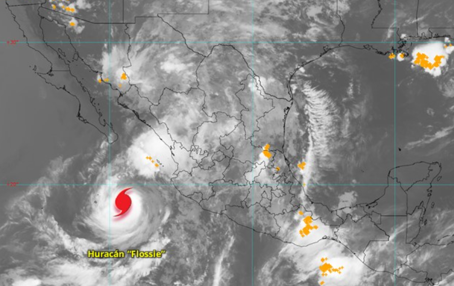 Huracán Flossie pierde fuerza pero aún impacta costas del Pacífico mexicano